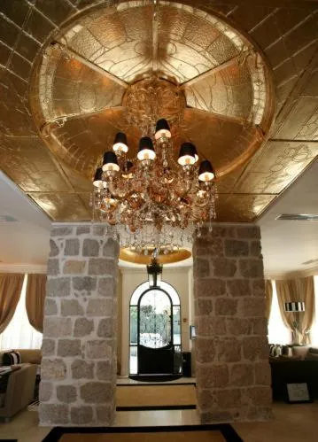 Communal lounge/ TV room in Hotel De Monaco