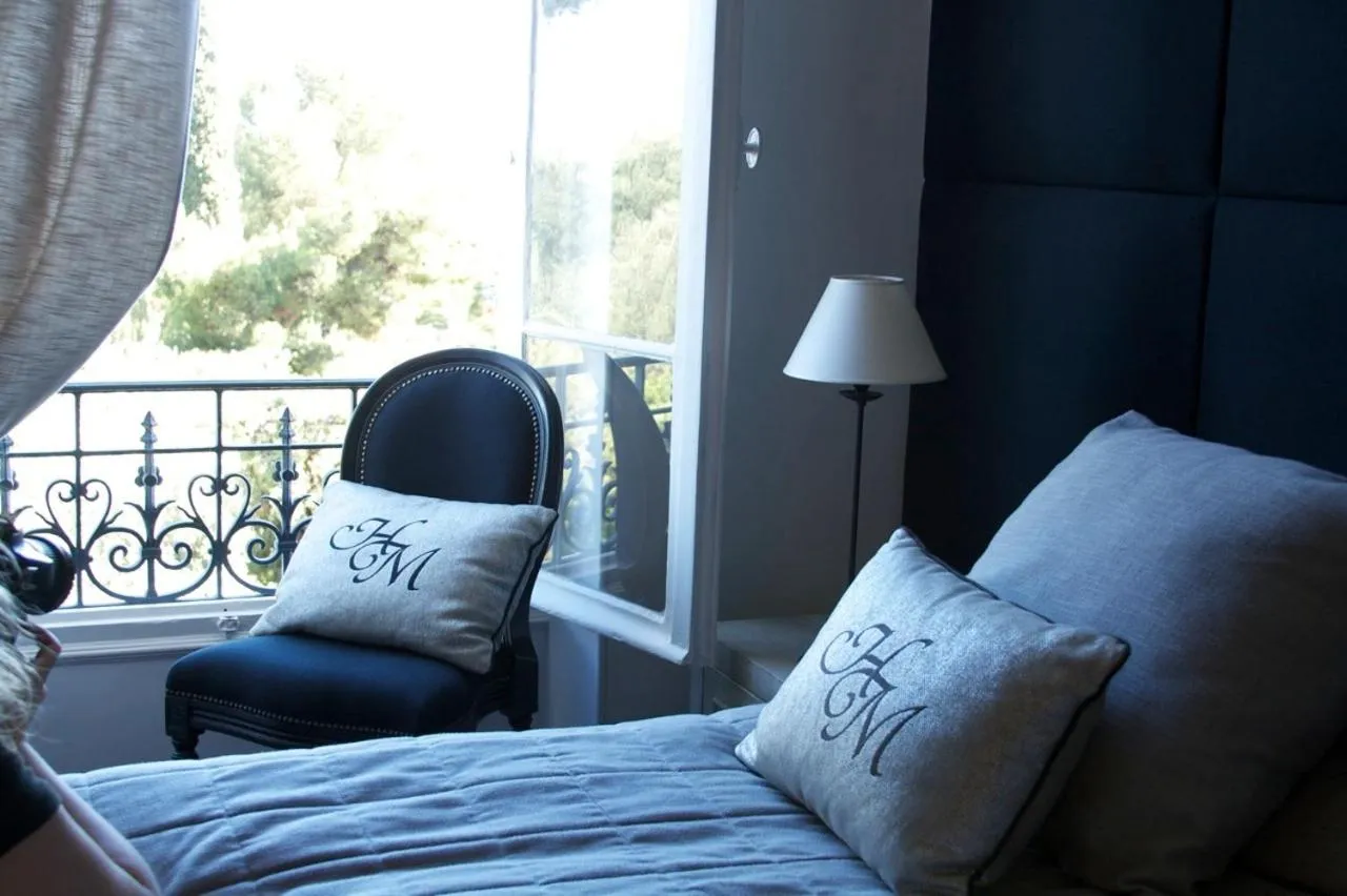 Bed in Hotel De Monaco