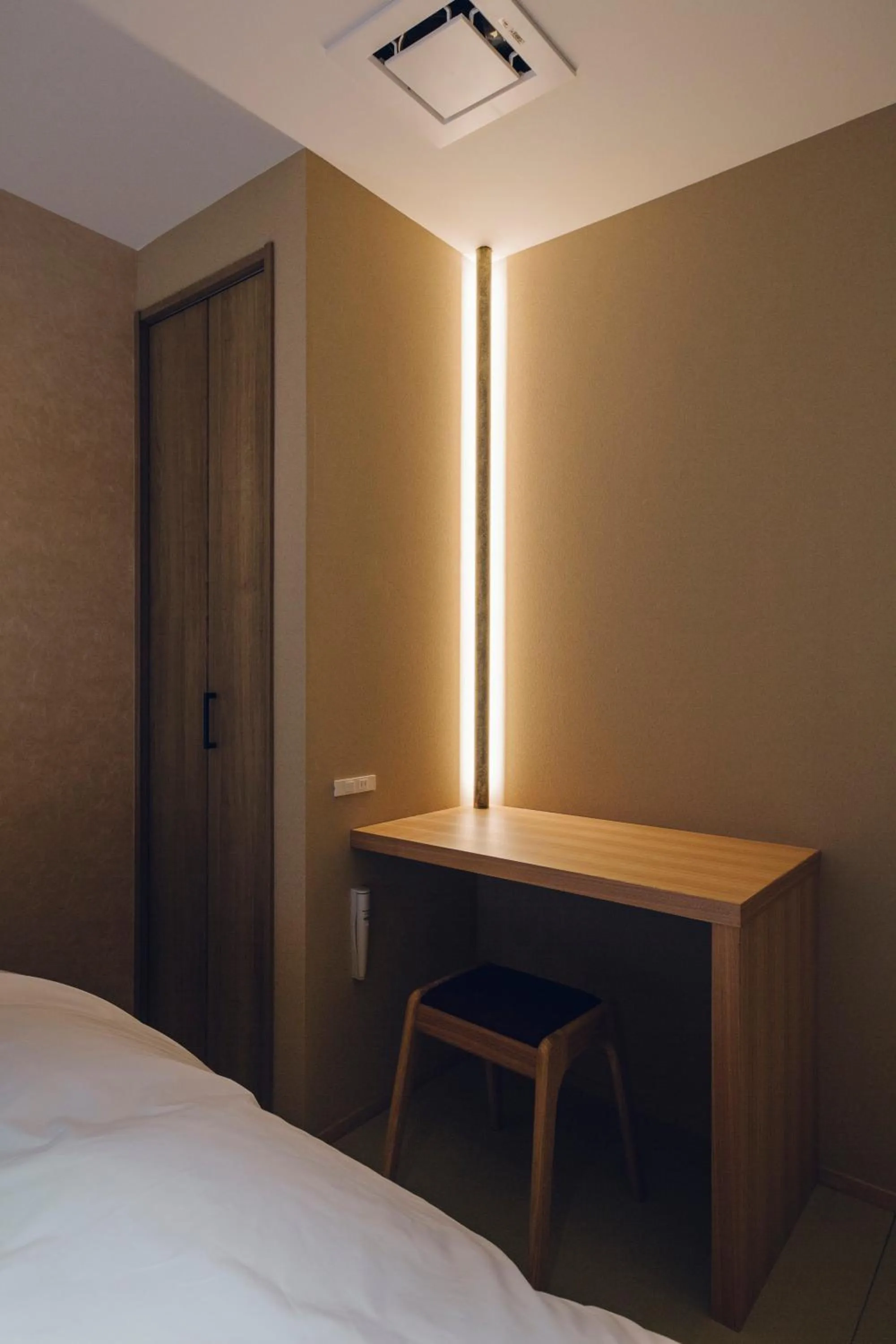 hair dresser, Bed in Asahi House Kyoto Dog Friendly