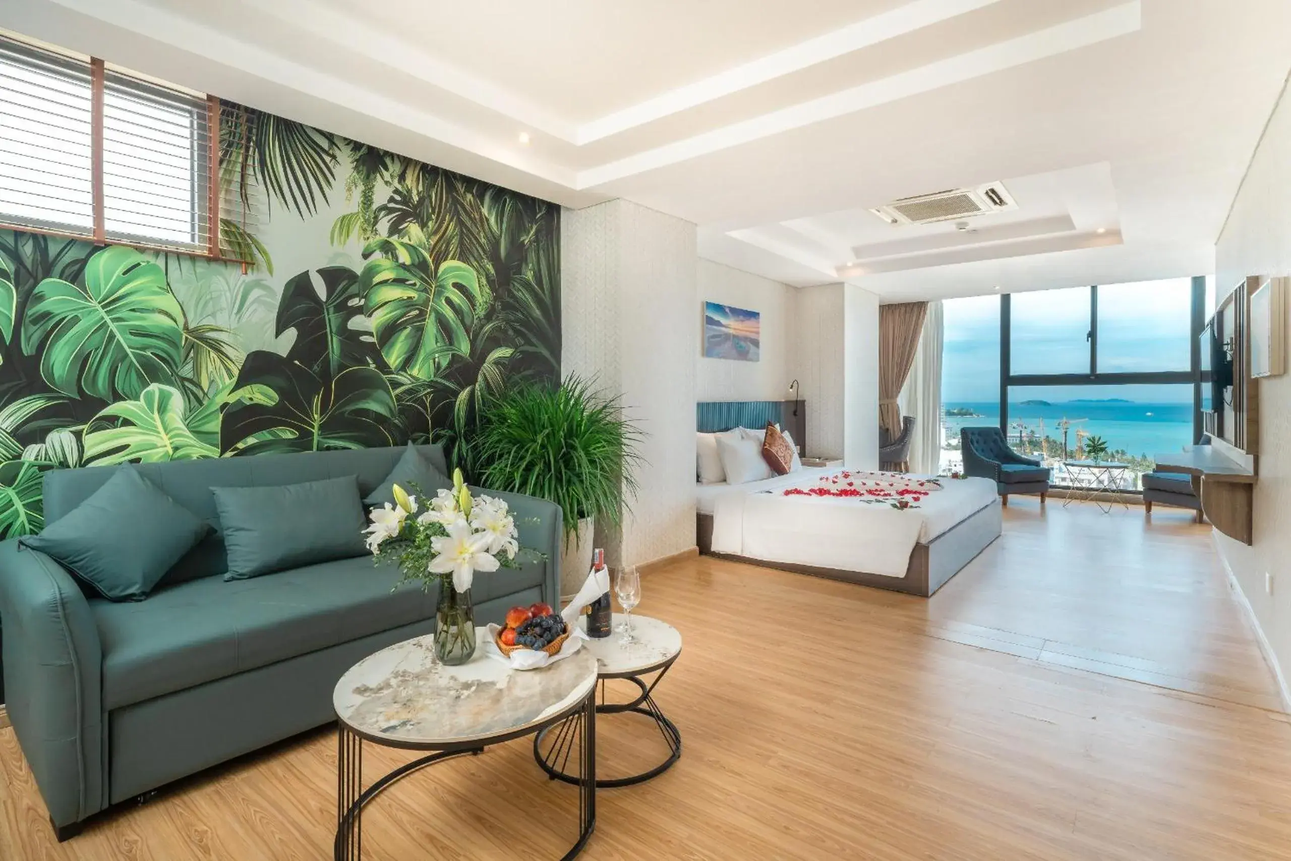 Suite Oceanfront View with Living Room in ARECA HOTEL NHA TRANG Suite Oceanfront View with Living Room in ARECA HOTEL NHA TRANG