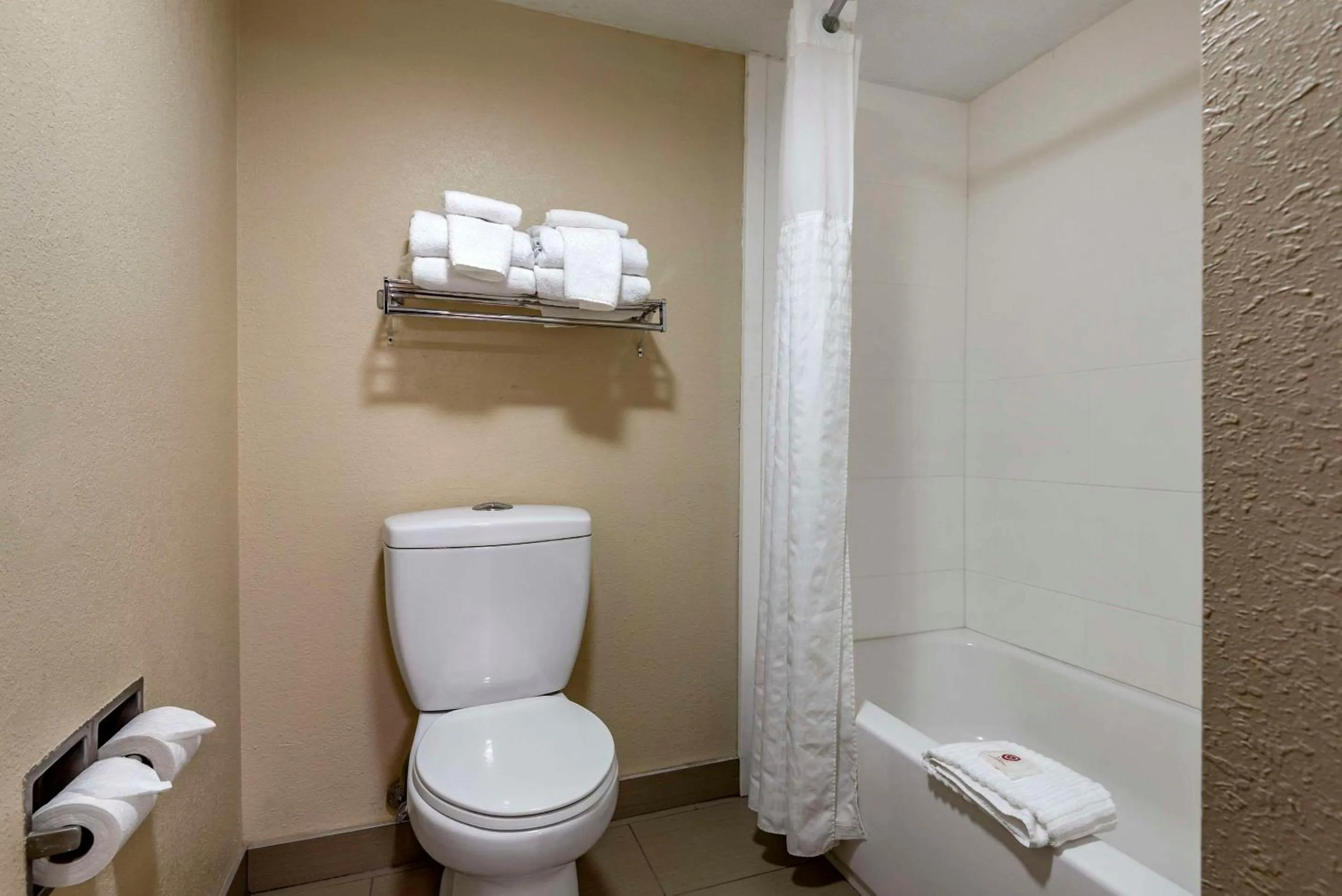 Bedroom in Comfort Inn Matthews / Charlotte