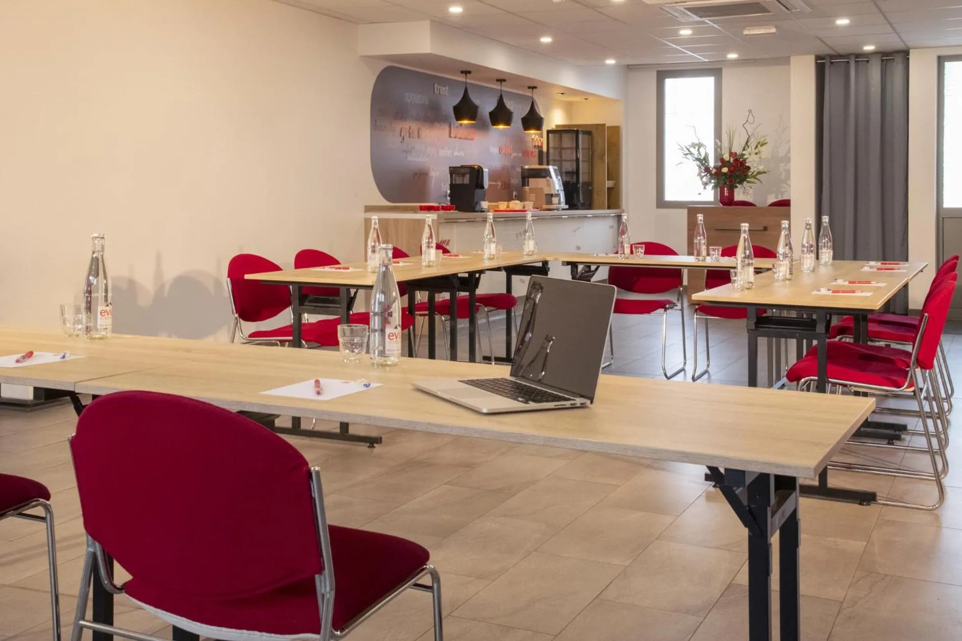 Meeting/conference room in IBIS Cannes Mouans Sartoux Piscine parking gratuit