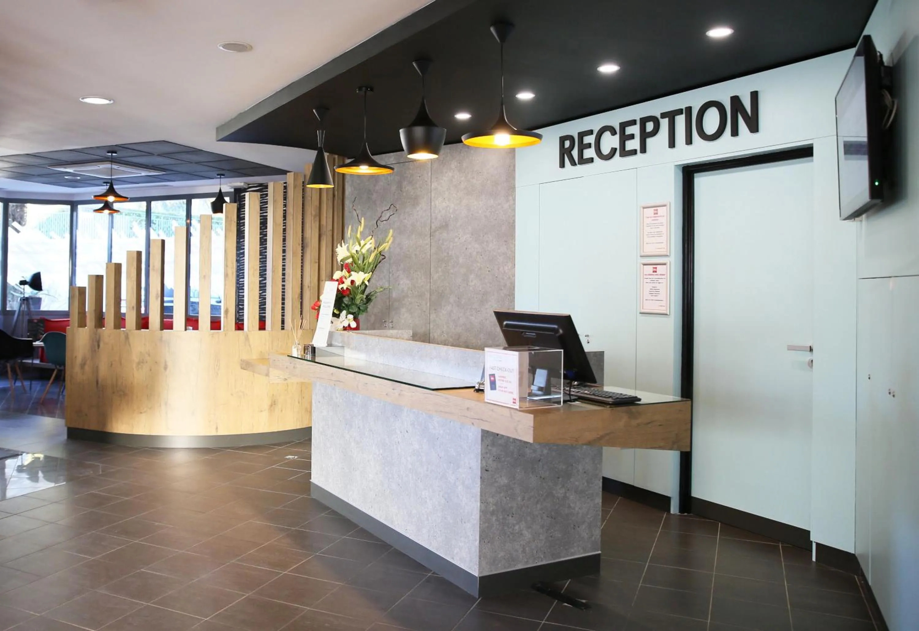 Lobby or reception in IBIS Cannes Mouans Sartoux Piscine parking gratuit