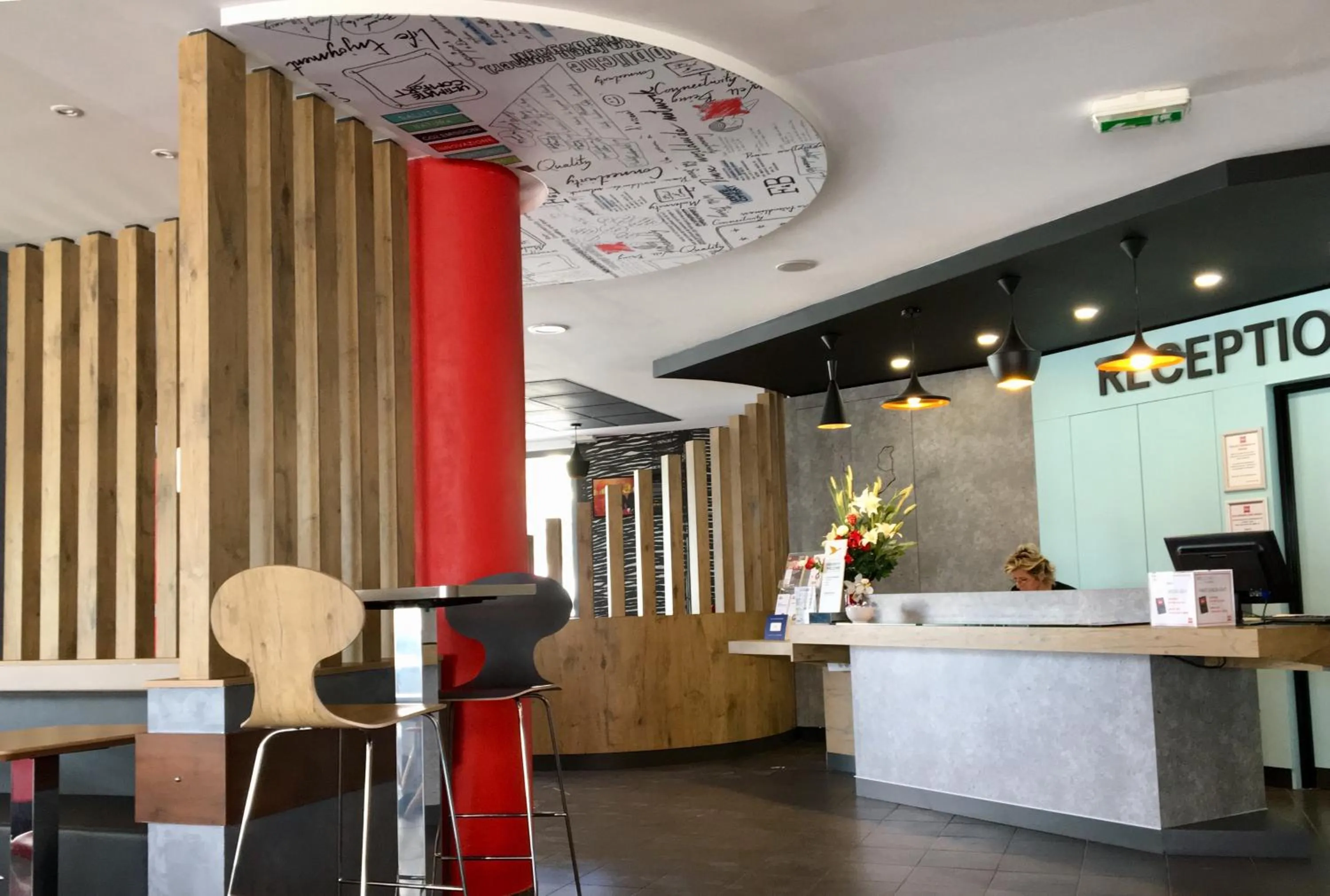 Lobby or reception in IBIS Cannes Mouans Sartoux Piscine parking gratuit