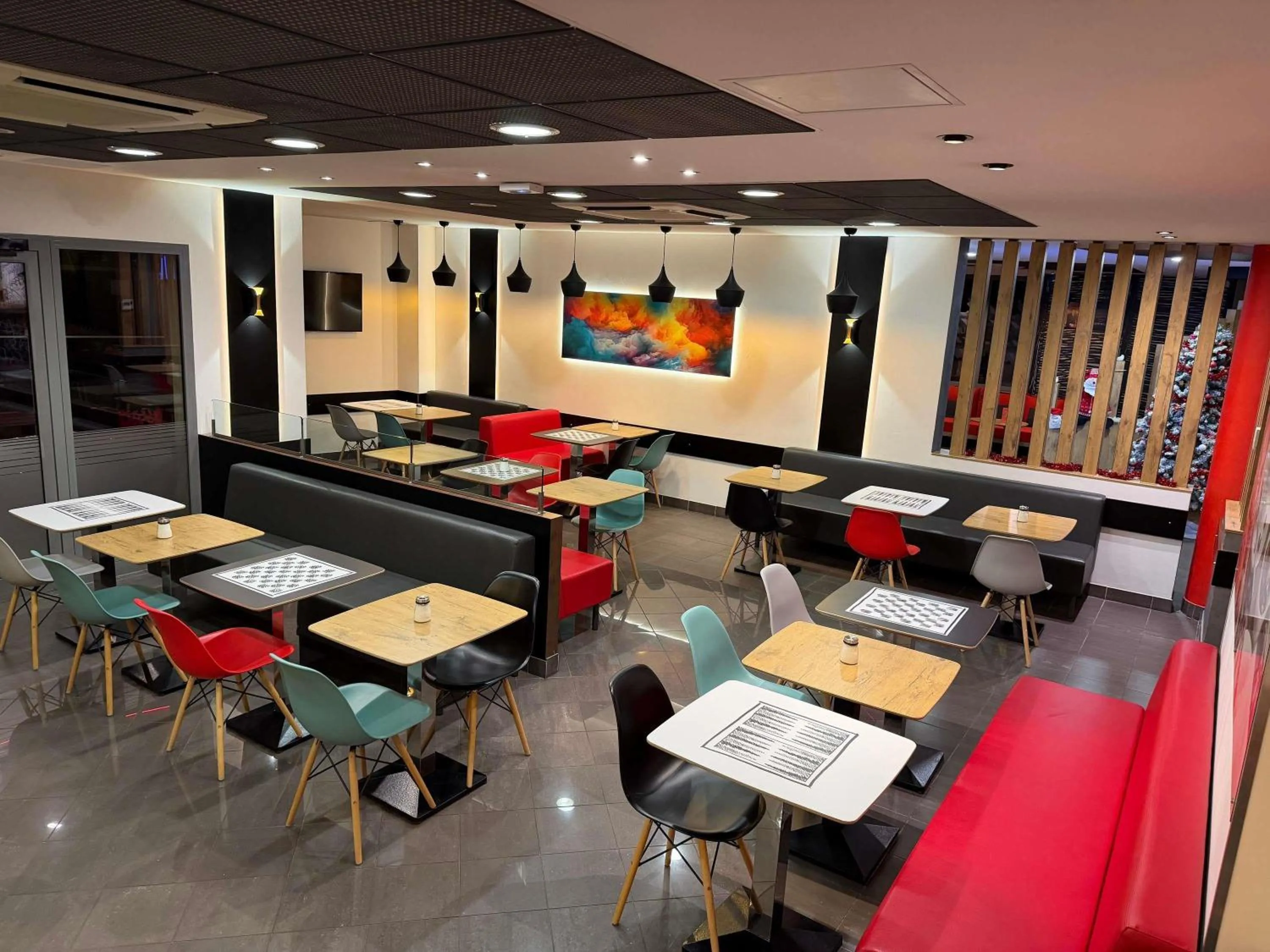 Breakfast in IBIS Cannes Mouans Sartoux Piscine parking gratuit