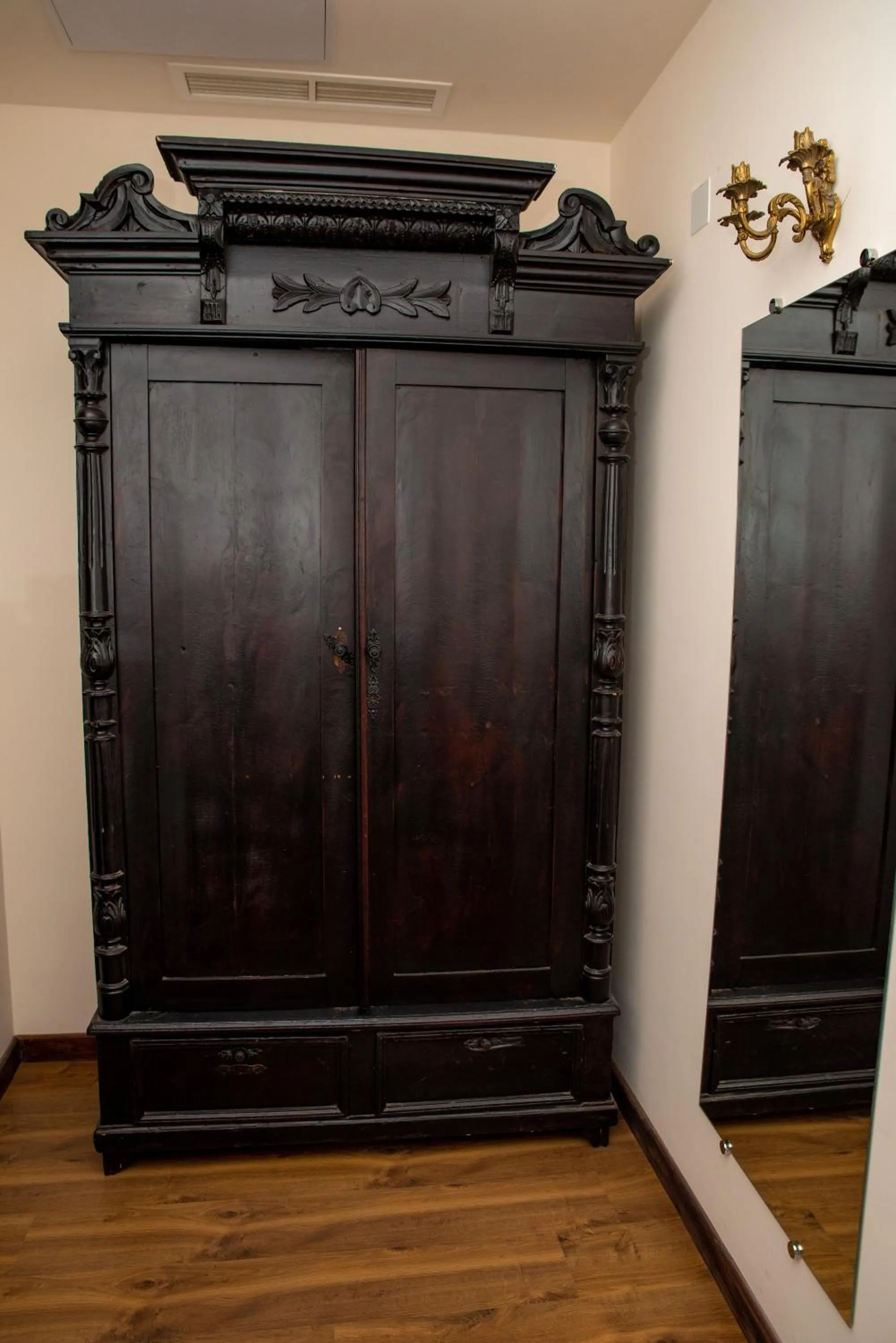 wardrobe in Khoreayi Dzor