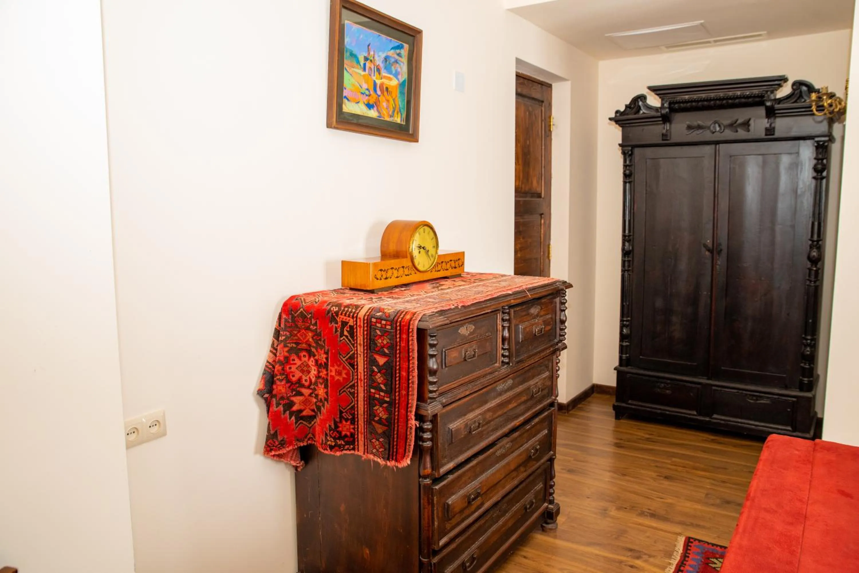 wardrobe in Khoreayi Dzor