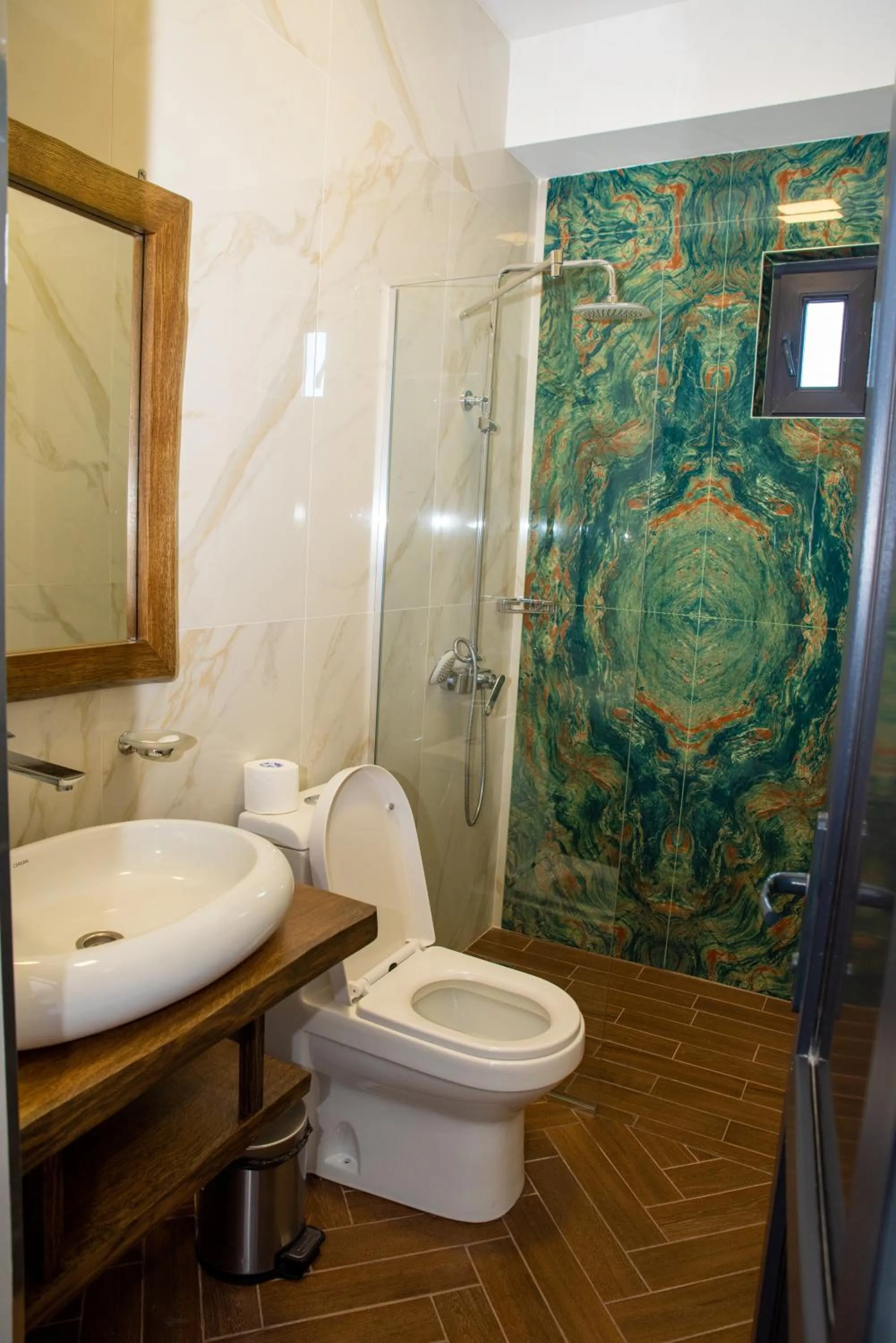 Shower in Khoreayi Dzor