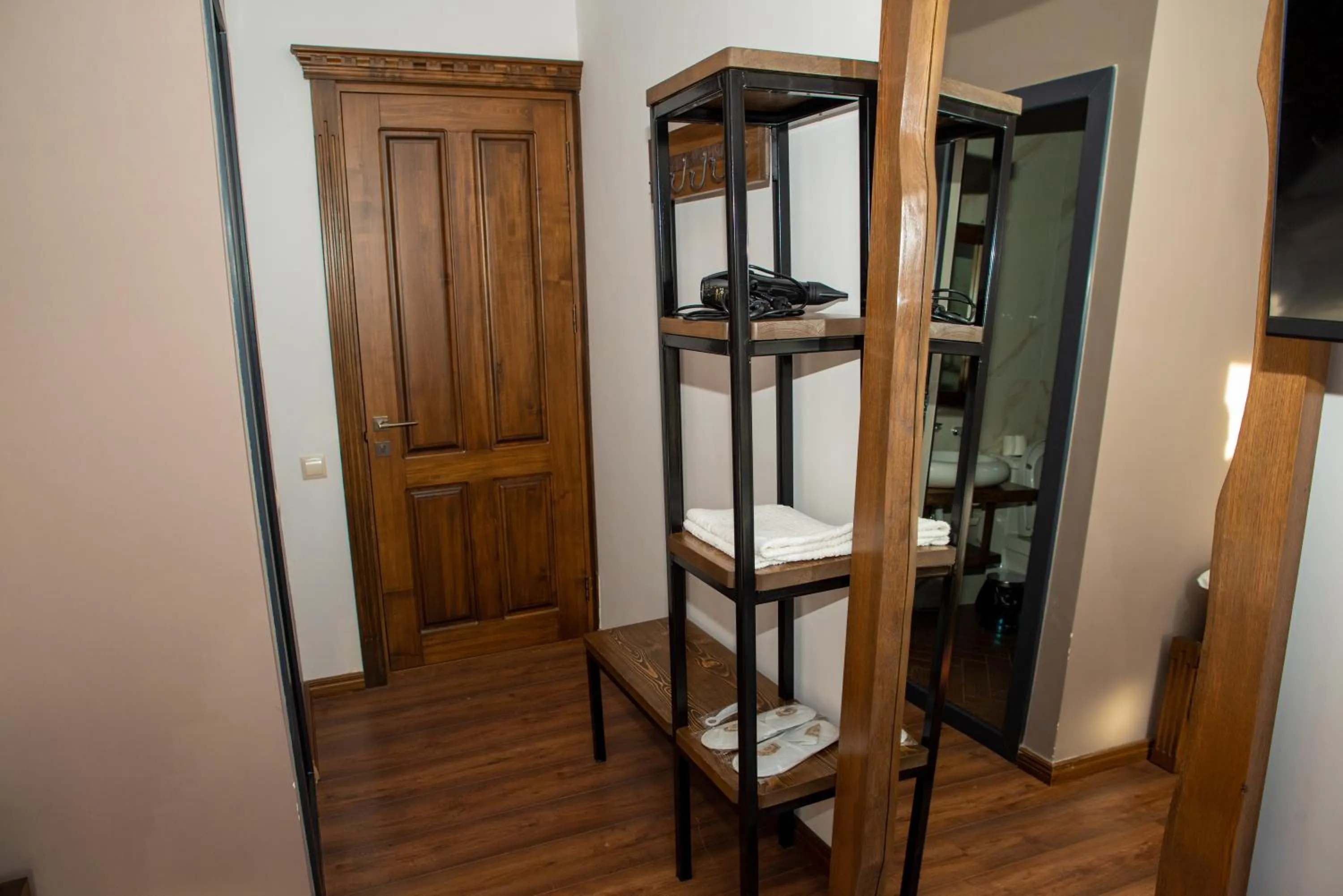 wardrobe in Khoreayi Dzor