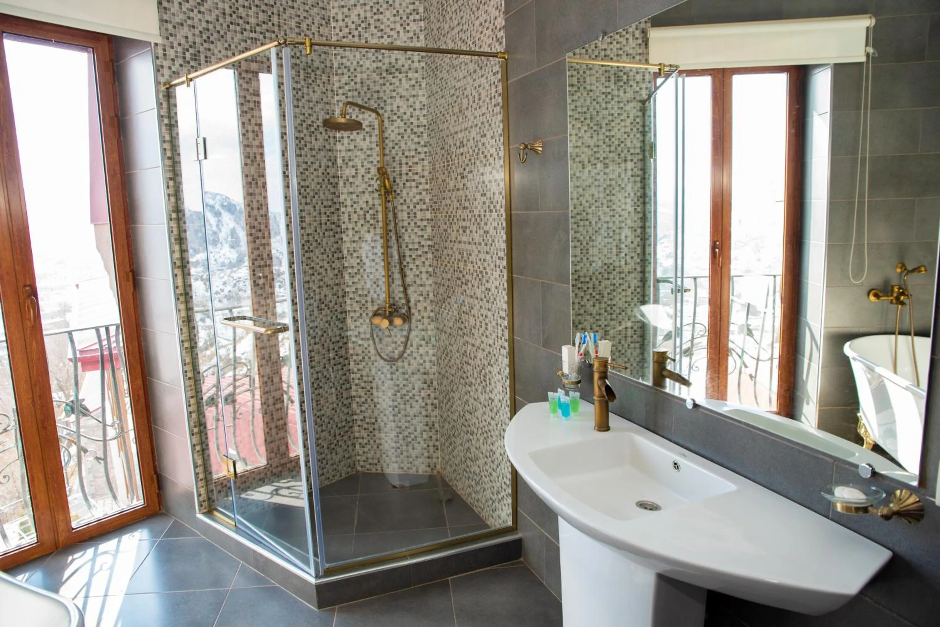 Shower in Khoreayi Dzor