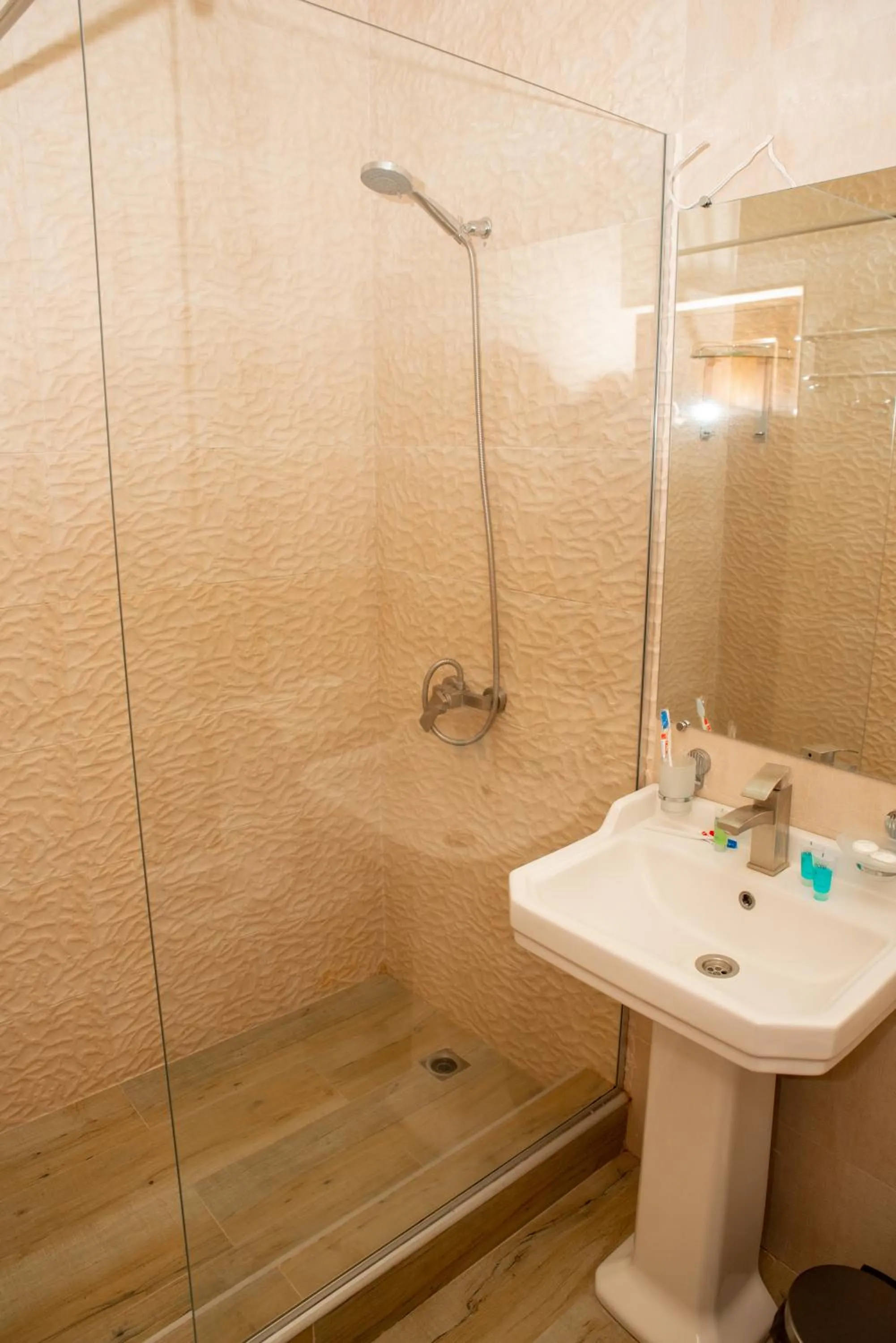 Shower in Khoreayi Dzor