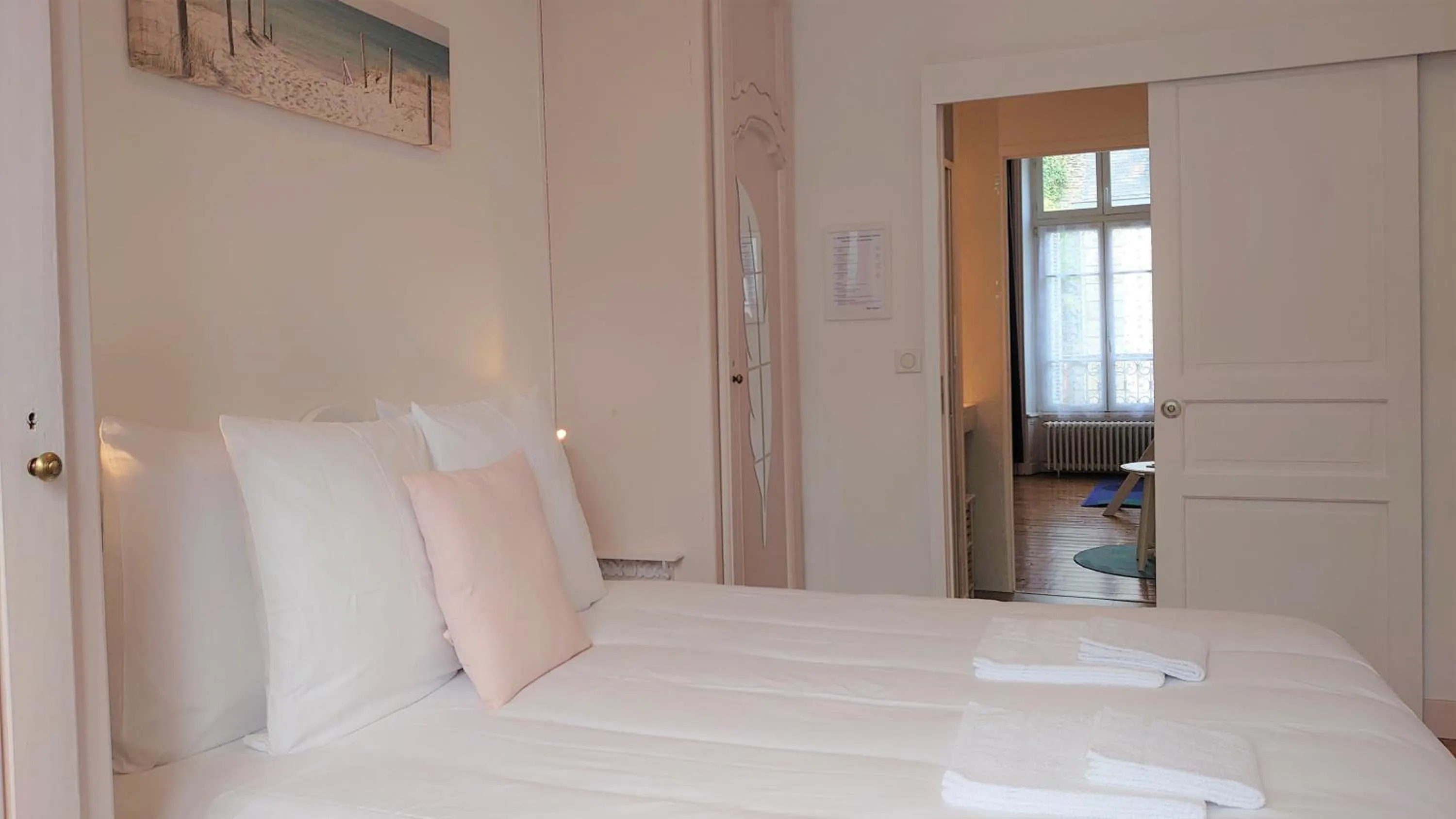 Bed in La Maison Serrurier - Chambres d’hôtes