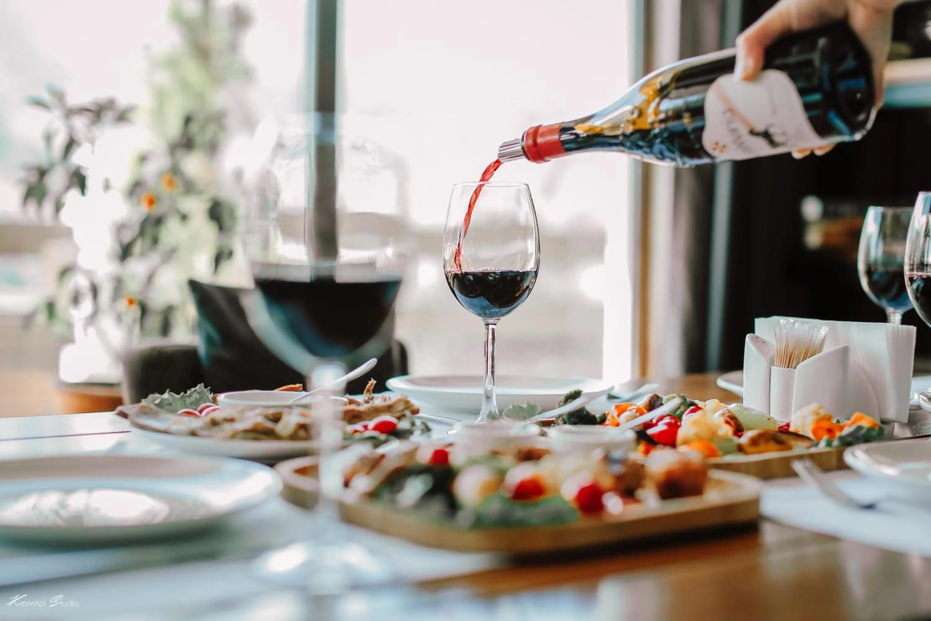 Restaurant/places to eat in Alpine Lounge Boutique Hotel