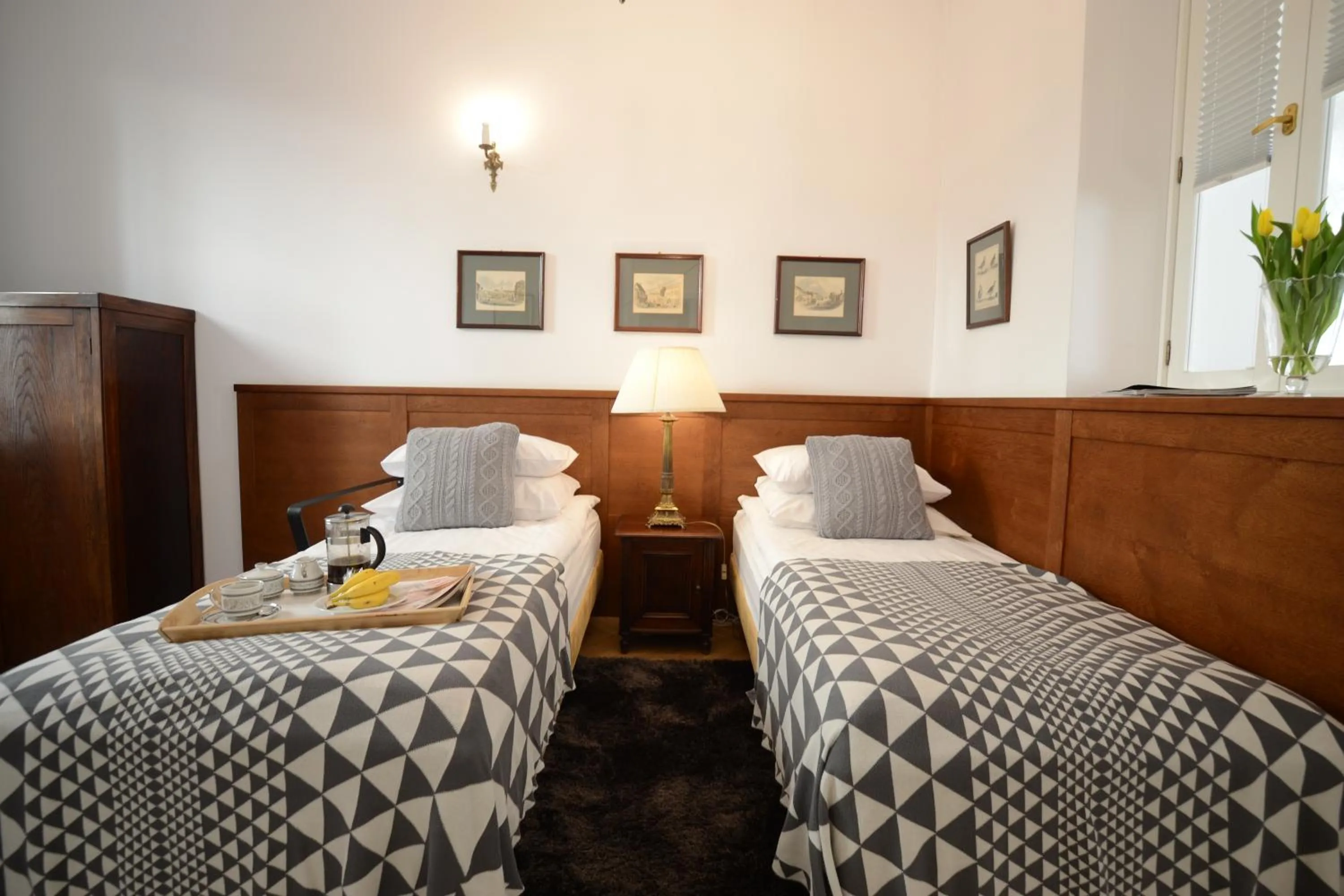 Bedroom, Bed in Crystal Suites Old Town