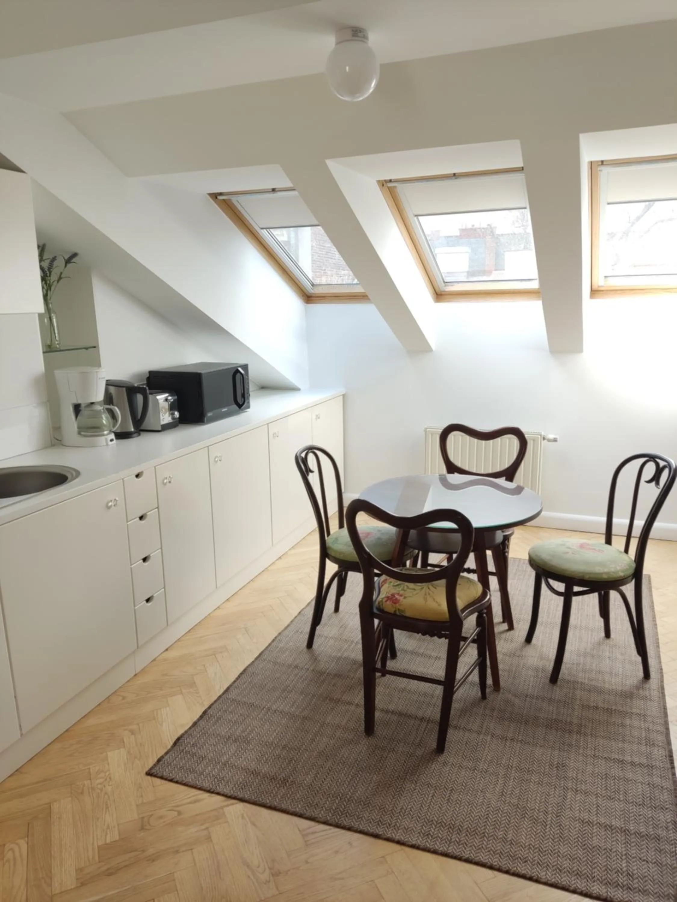 Kitchen or kitchenette in Crystal Suites Old Town