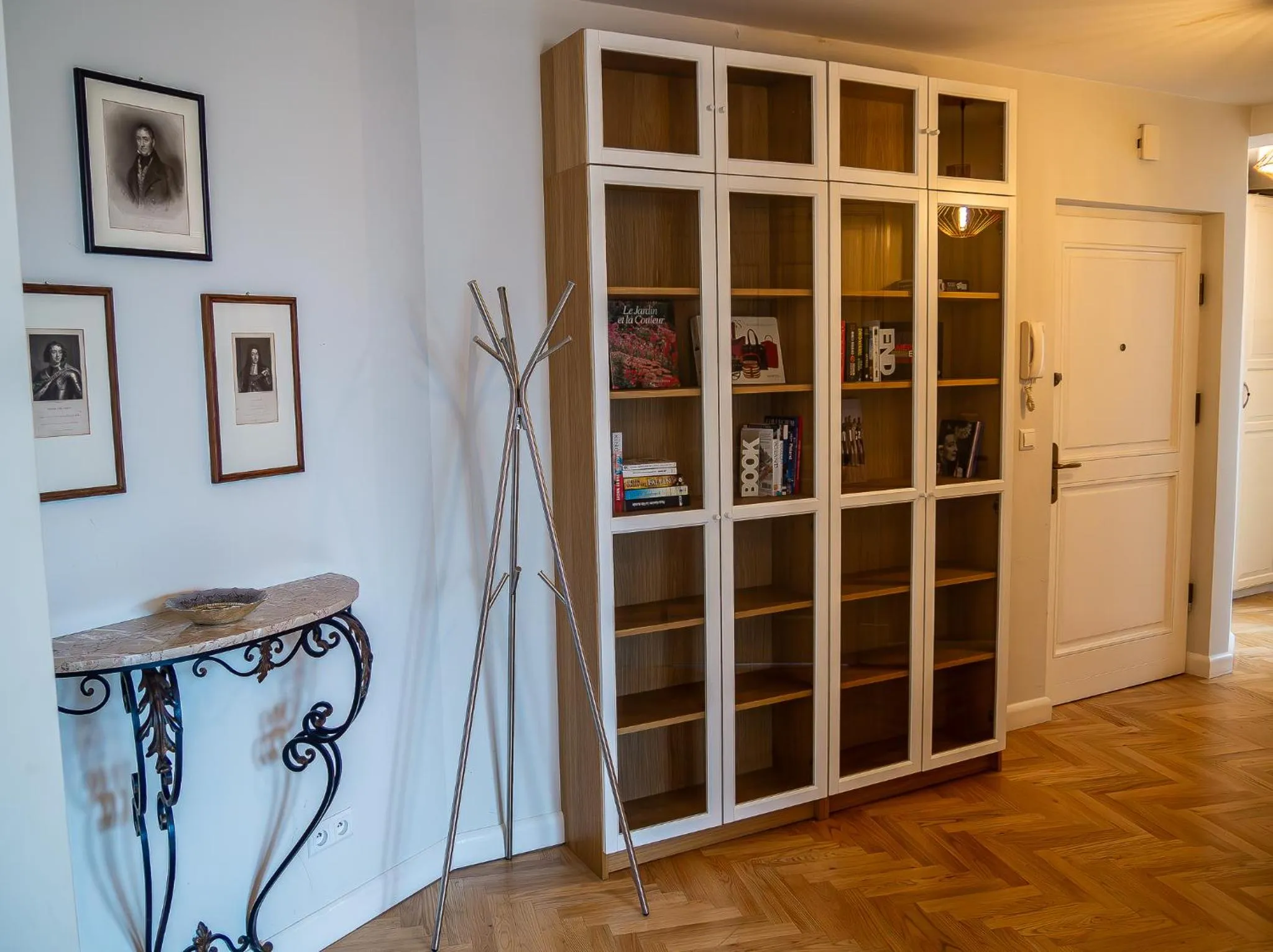 Library in Crystal Suites Old Town