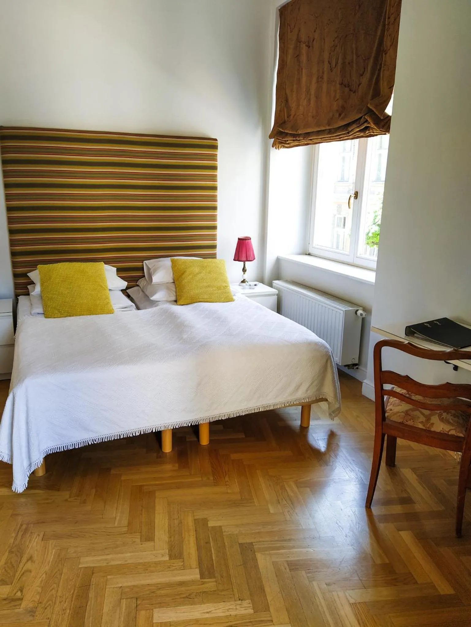 Bed in Crystal Suites Old Town