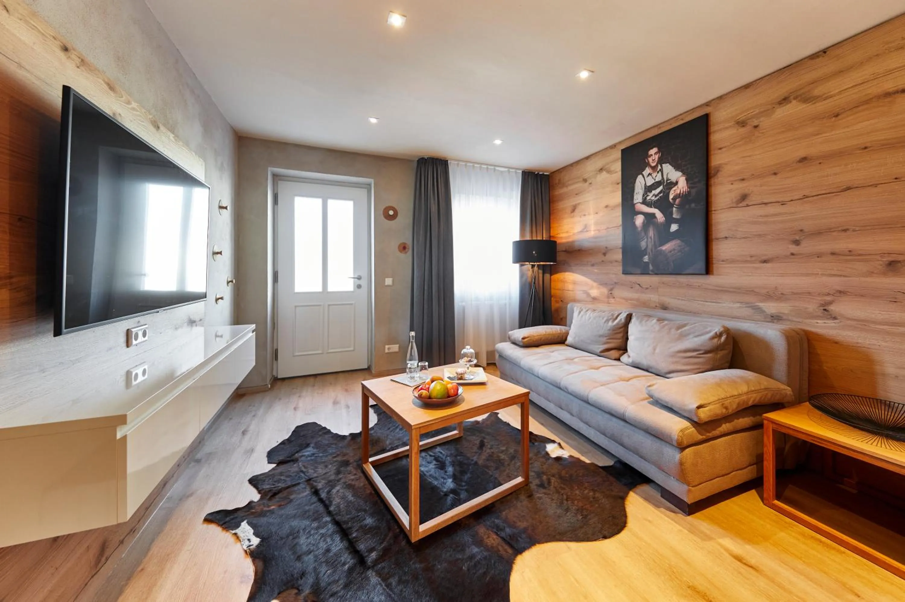 Living room, Bed in Die Reichsstadt - Hotel Spa und Restaurant