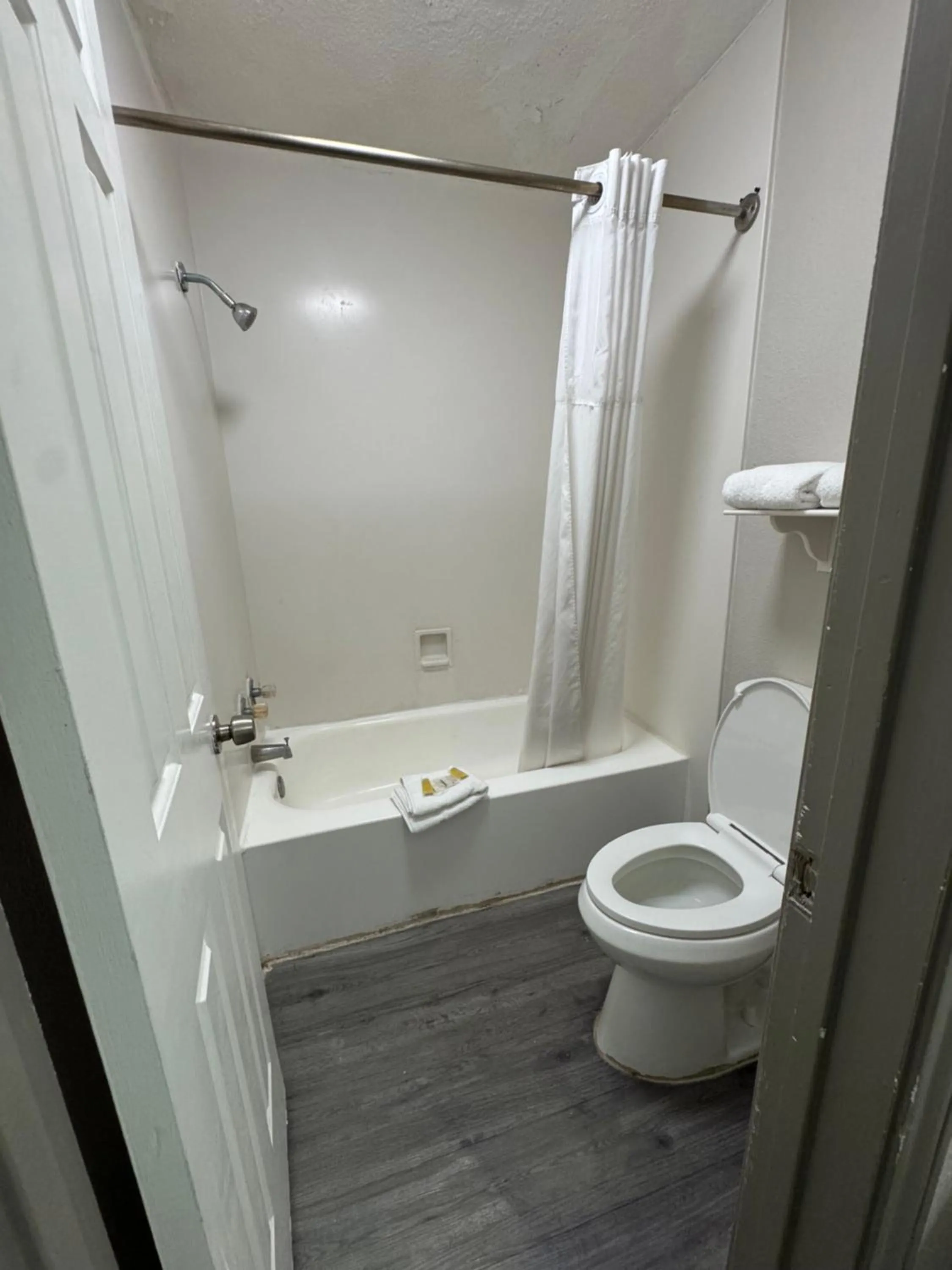 Bathroom in Days Inn by Wyndham Georgetown