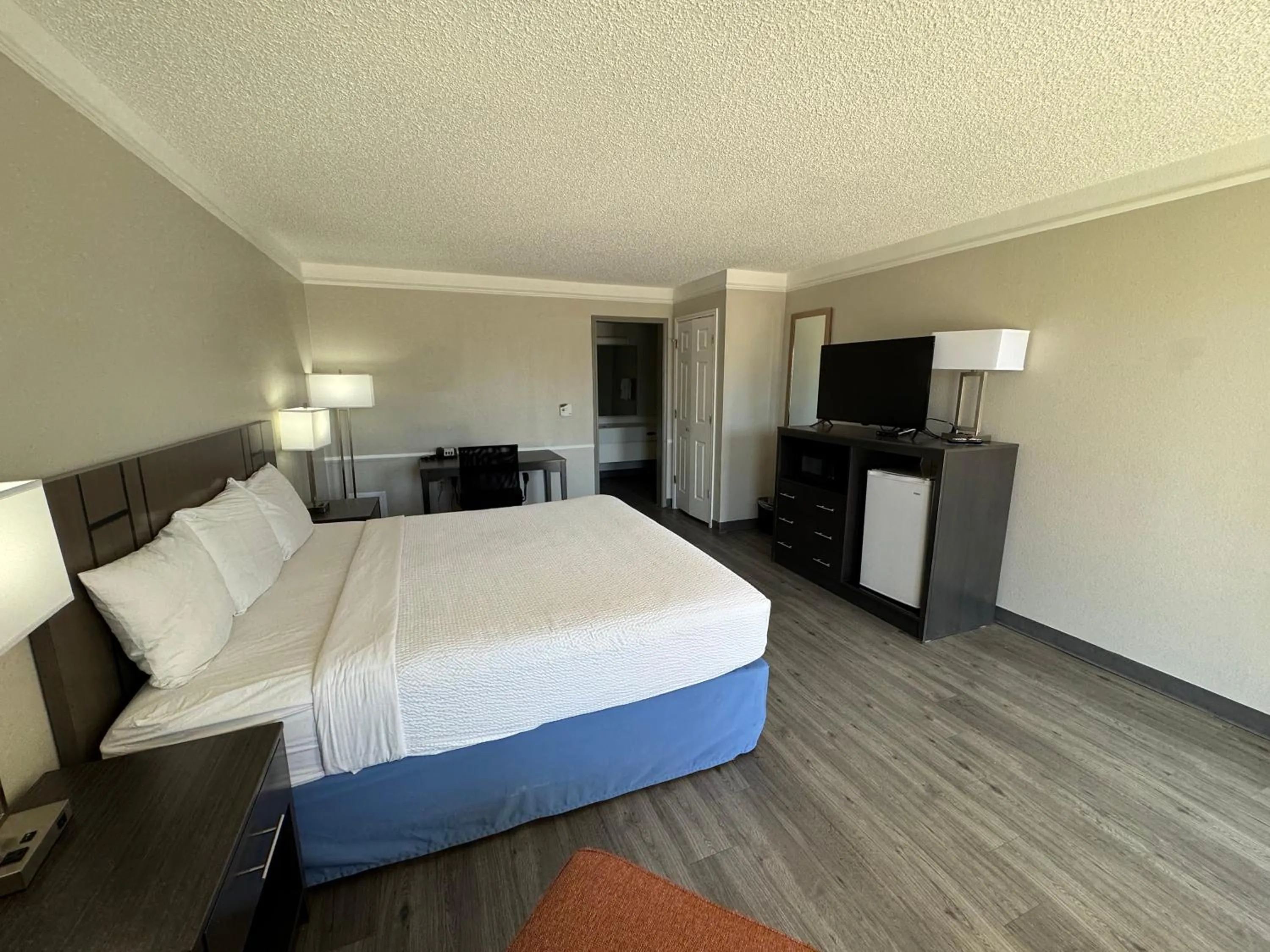 Bedroom, Bed in Days Inn by Wyndham Georgetown