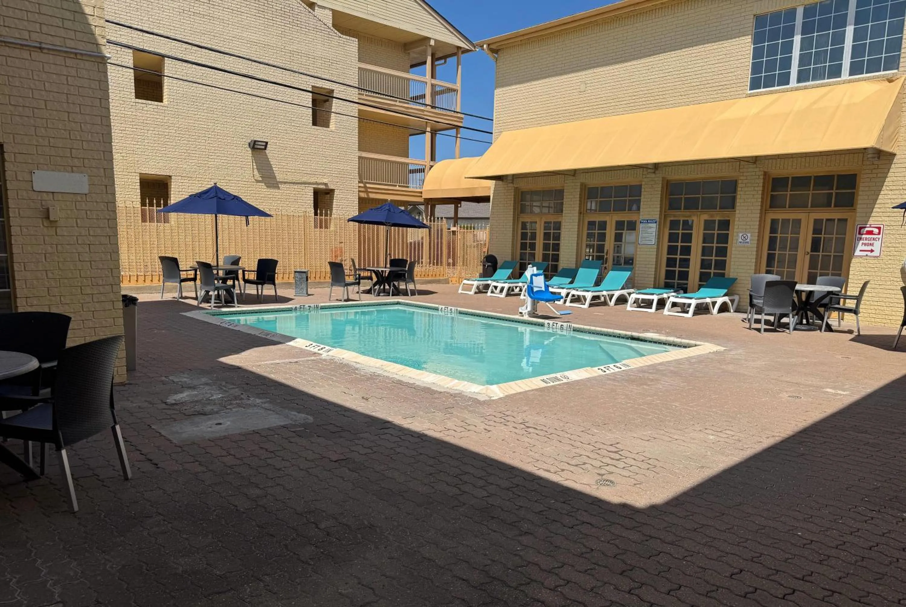 Swimming pool in Days Inn by Wyndham Georgetown