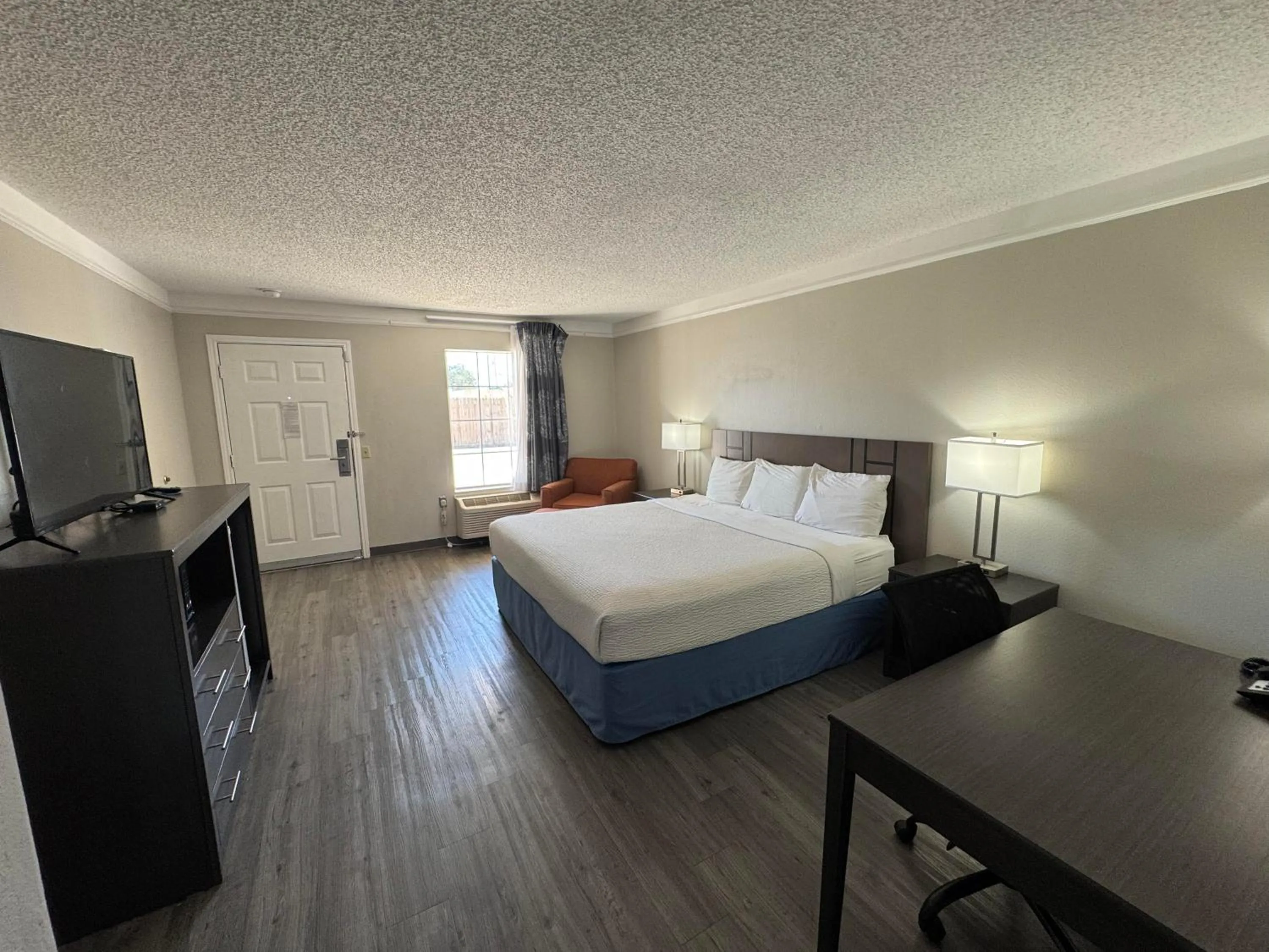 Bedroom, Bed in Days Inn by Wyndham Georgetown