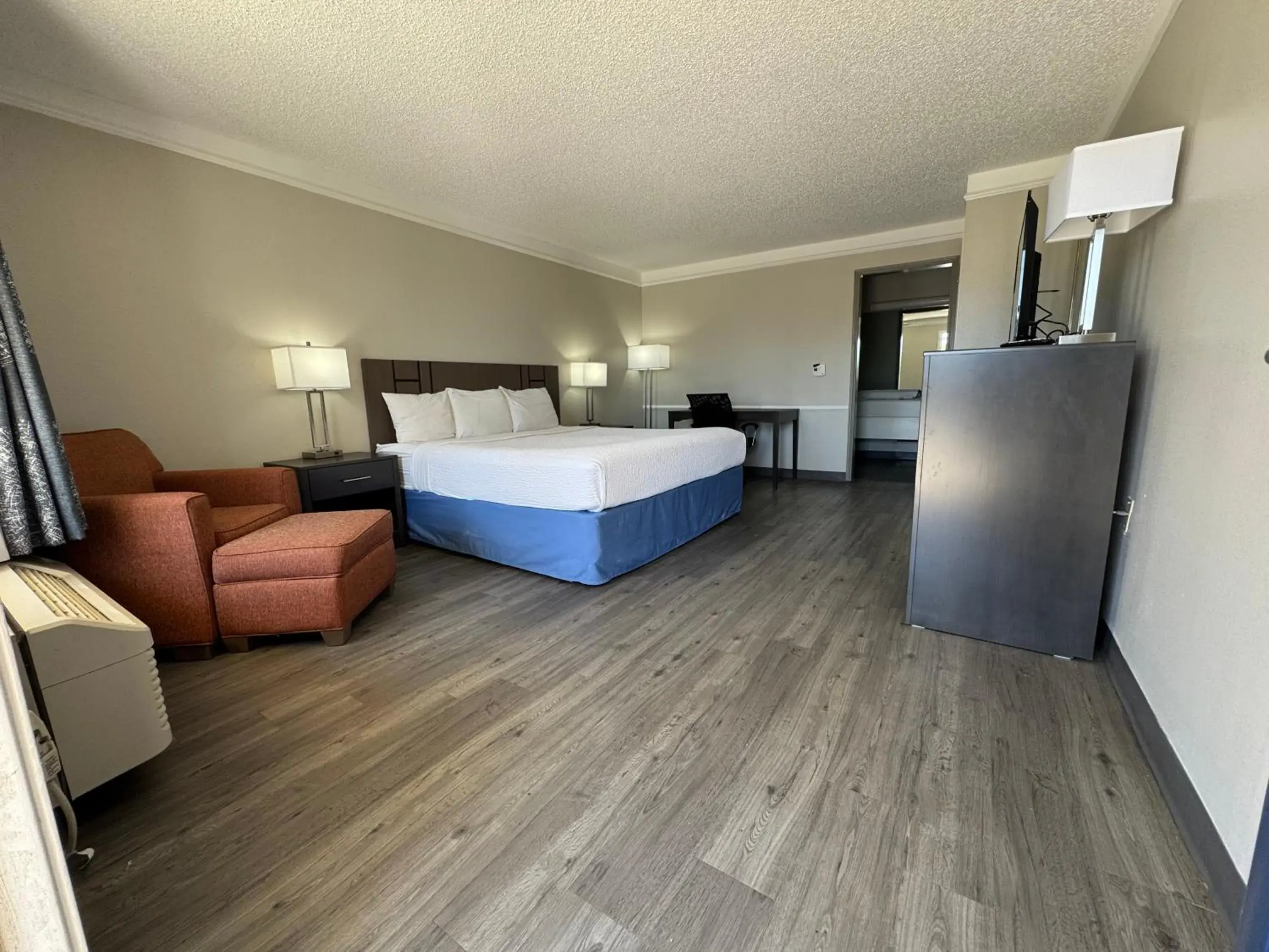 King Room with Bath Tub - Mobility Accessible/Non-Smoking in Days Inn by Wyndham Georgetown King Room with Bath Tub - Mobility Accessible/Non-Smoking in Days Inn by Wyndham Georgetown