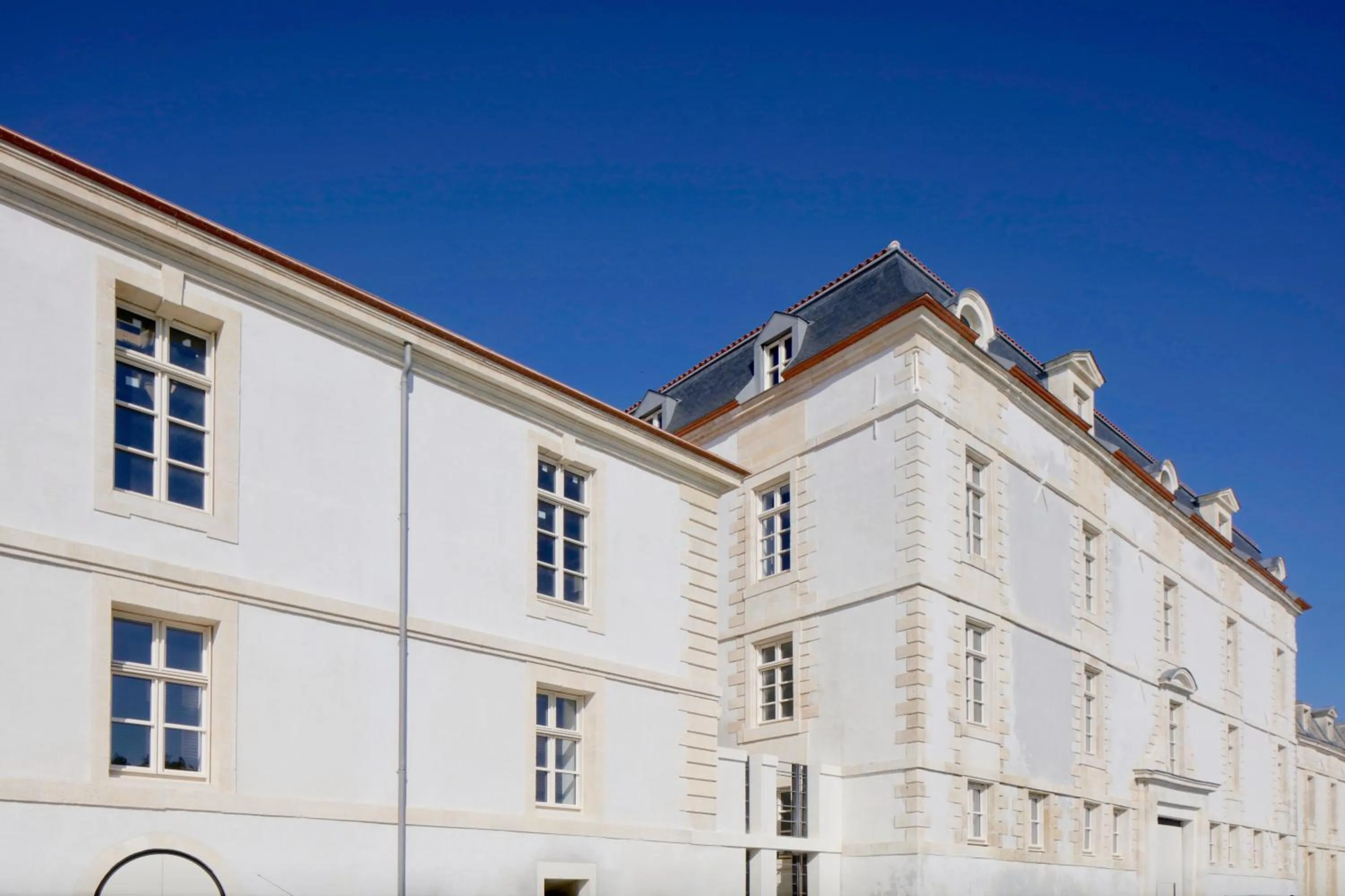 Property building in Résidence de l'Arsenal Royal - Meublés de Tourisme