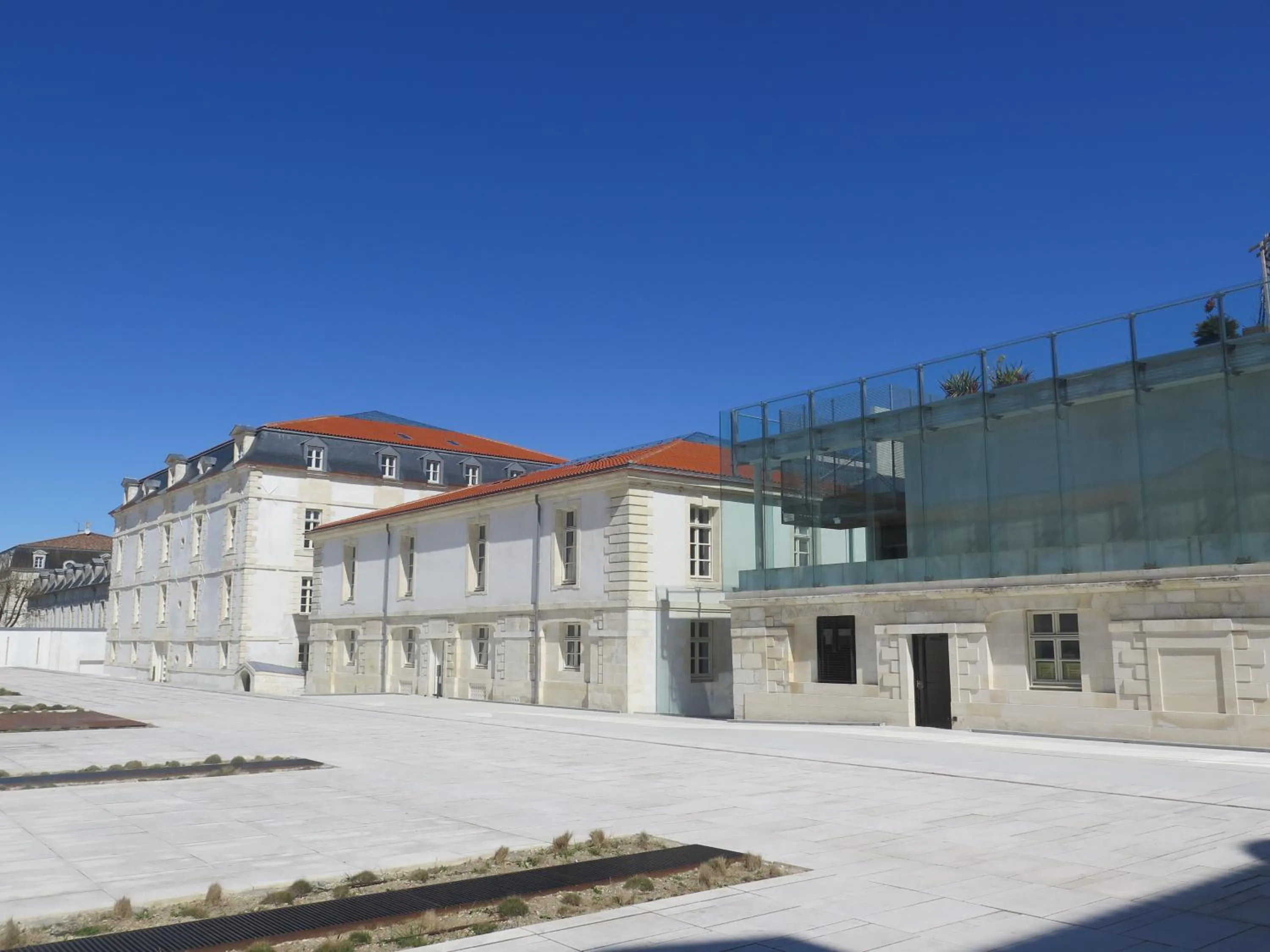 Property building in Résidence de l'Arsenal Royal - Meublés de Tourisme
