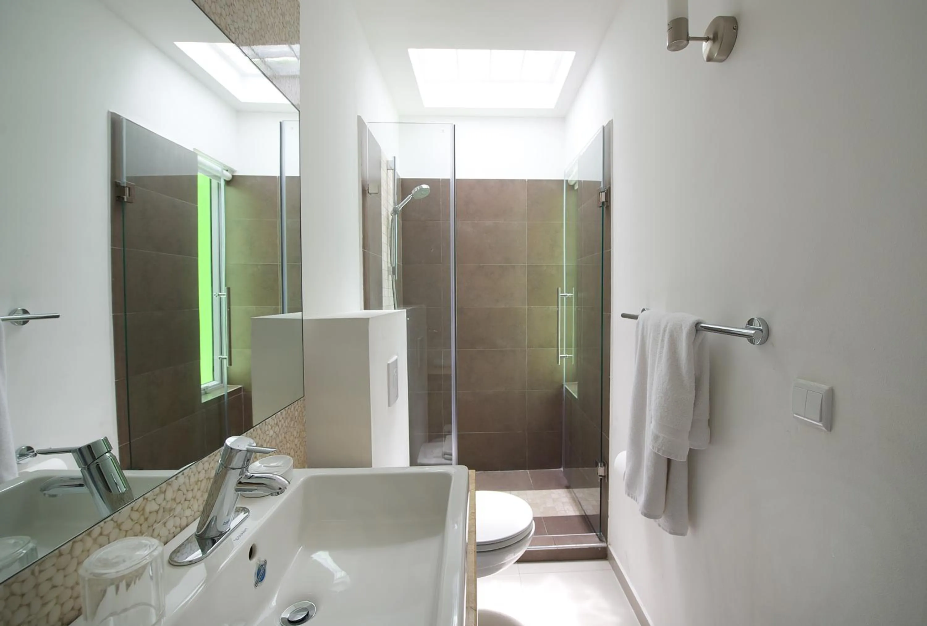 Shower in Piscadera Harbour Village