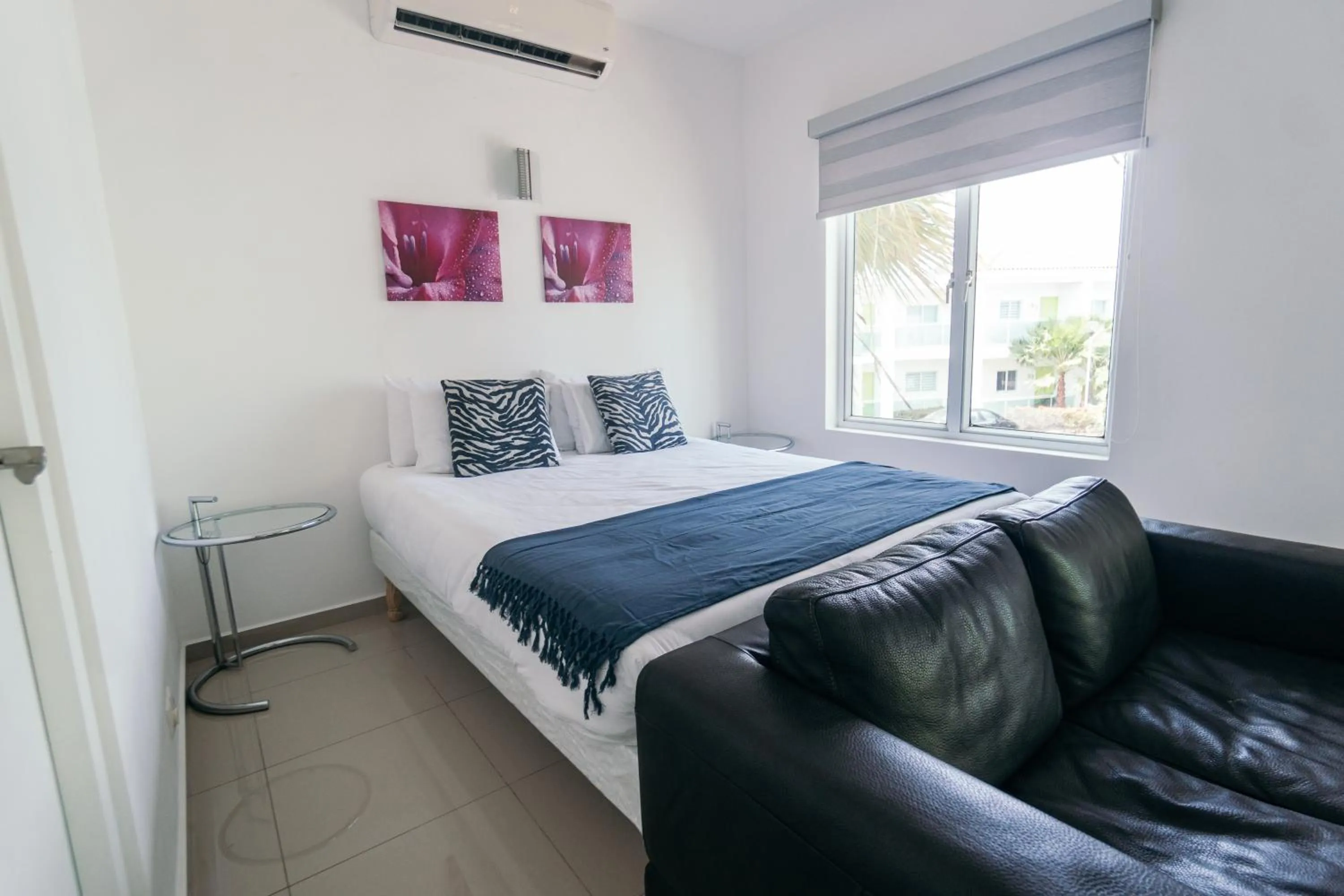 Bedroom, Bed in Piscadera Harbour Village