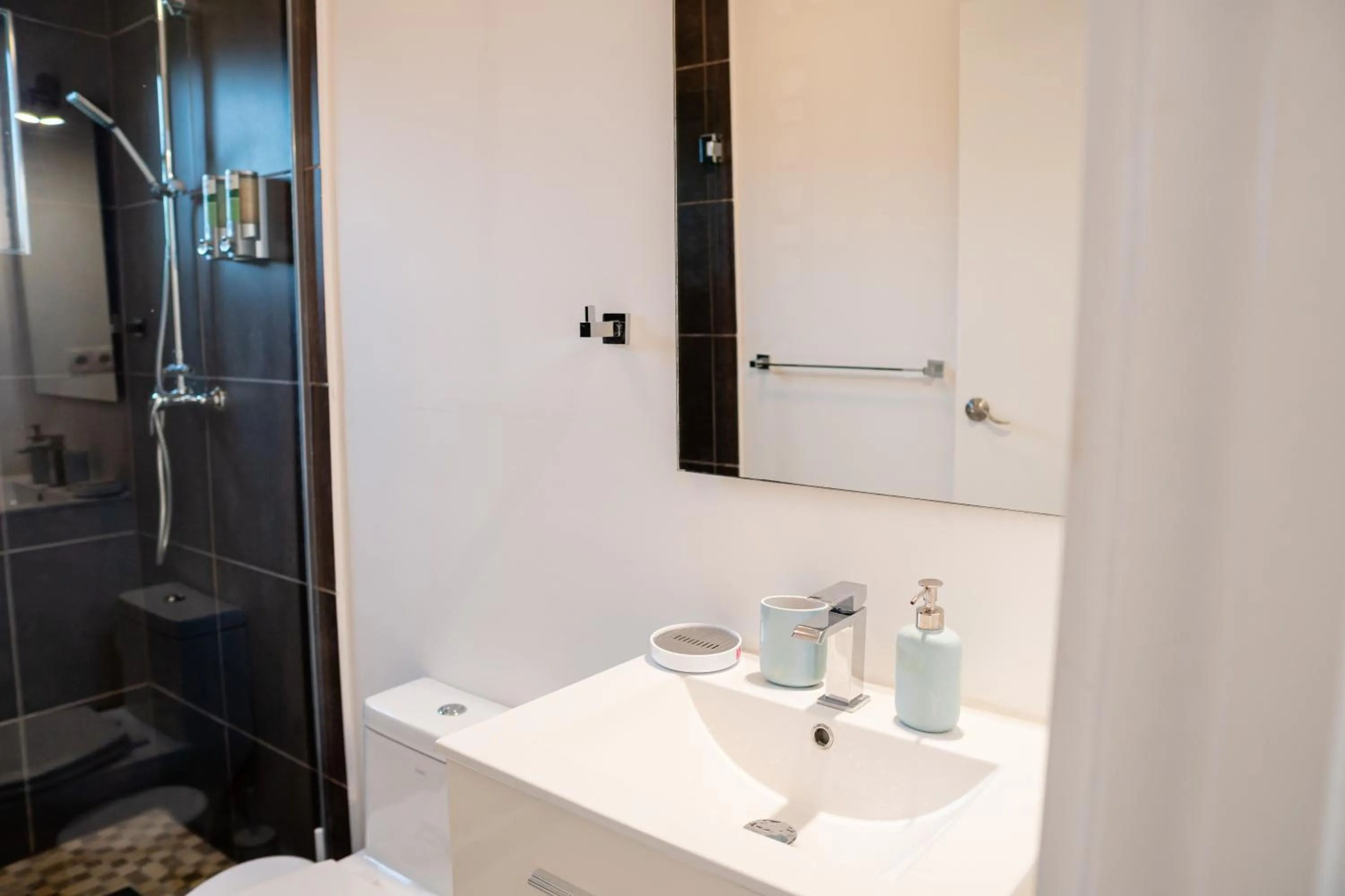 Shower in Piscadera Harbour Village