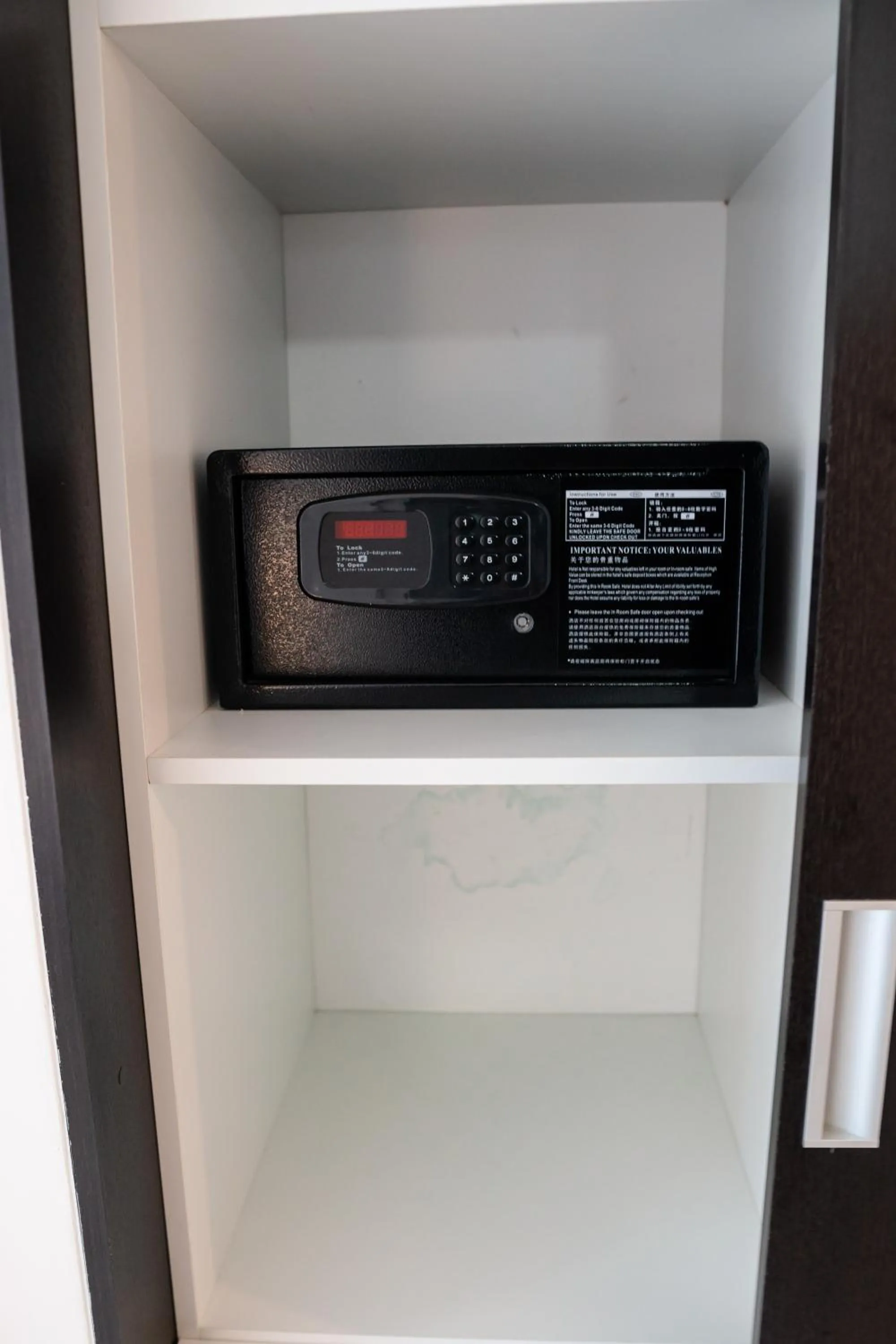 safe in Piscadera Harbour Village