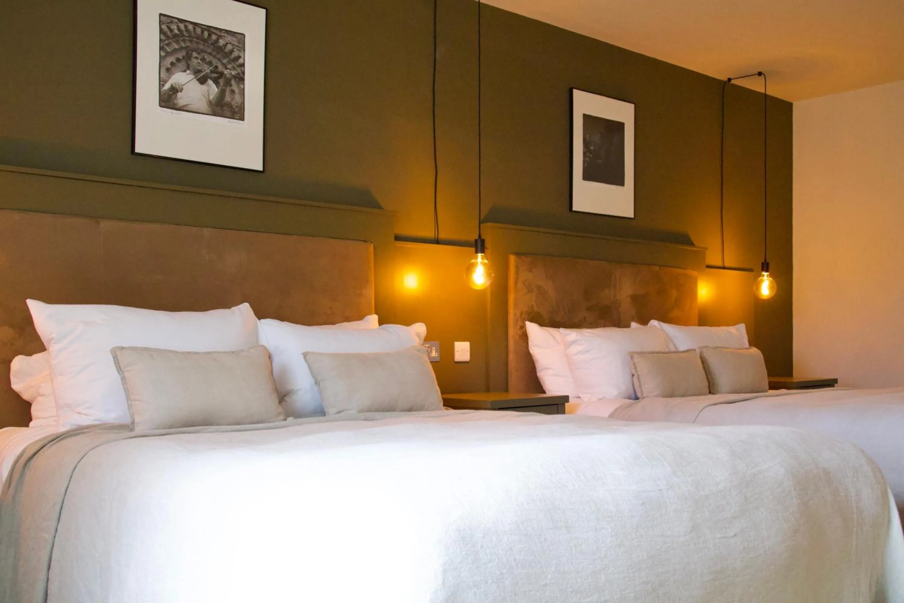 Bedroom, Bed in Fiddle + Bow Hotel