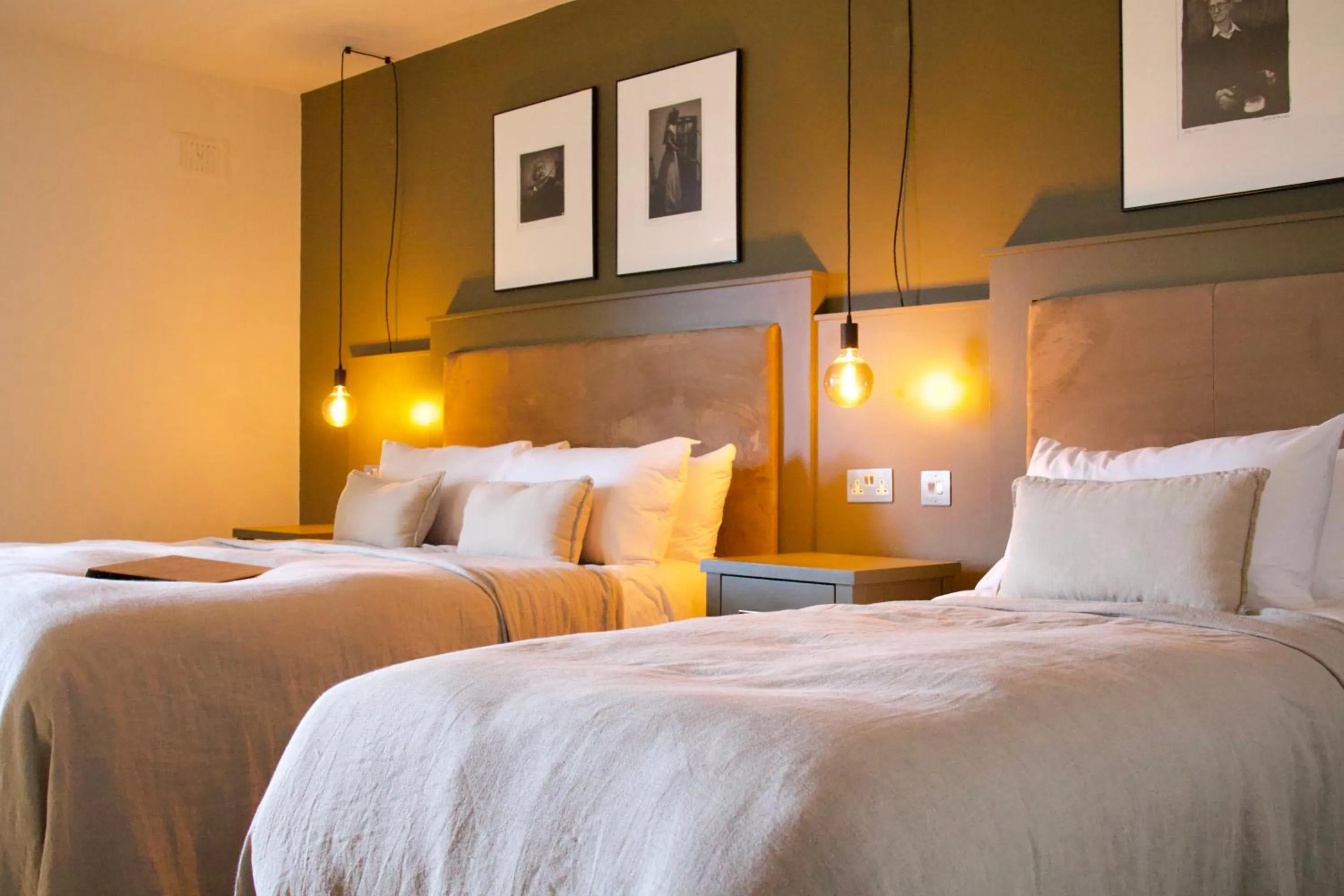 Bedroom, Bed in Fiddle + Bow Hotel