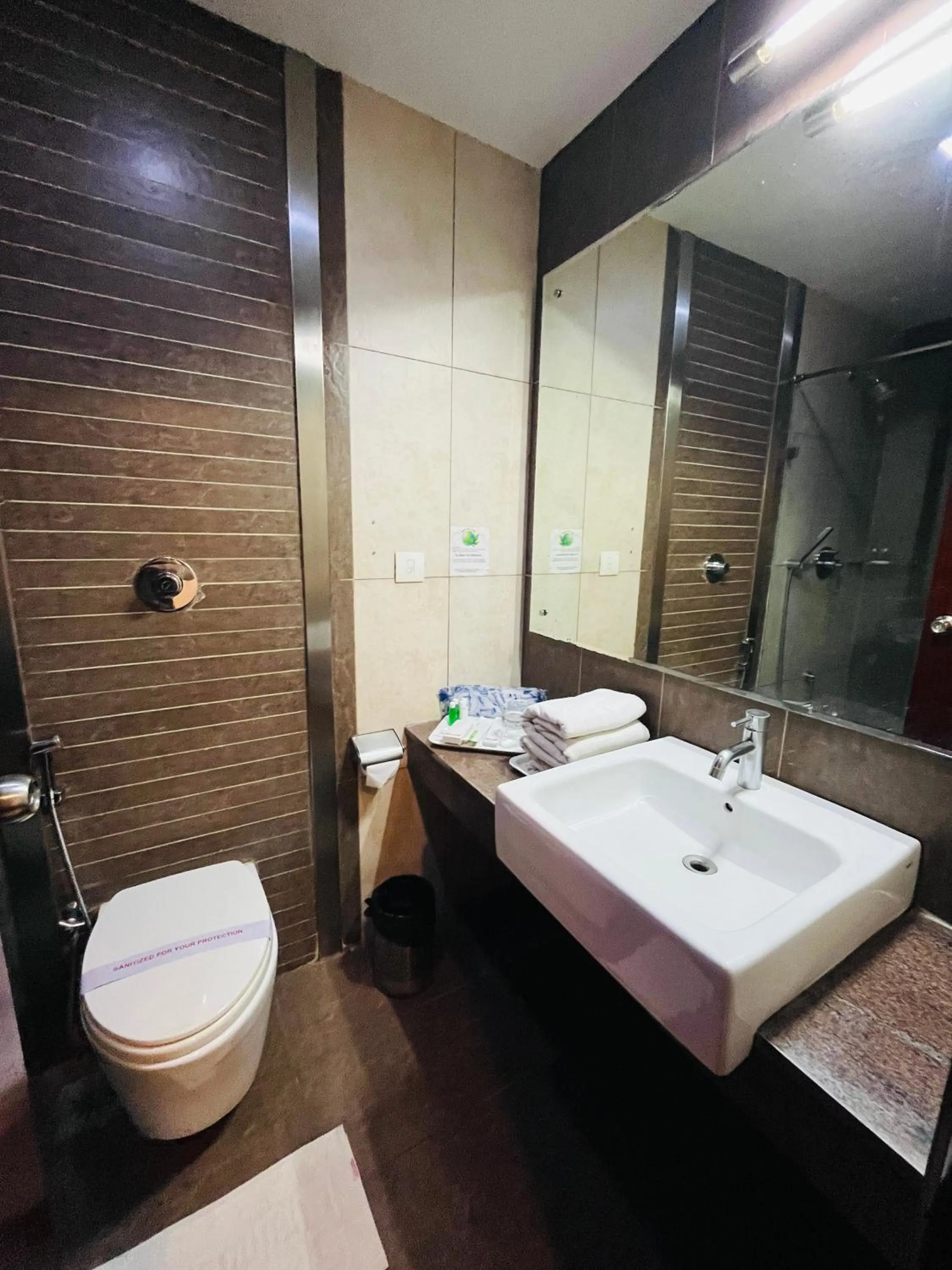 Shower in Hotel Abhimaani Vasathi, Rajajinagar