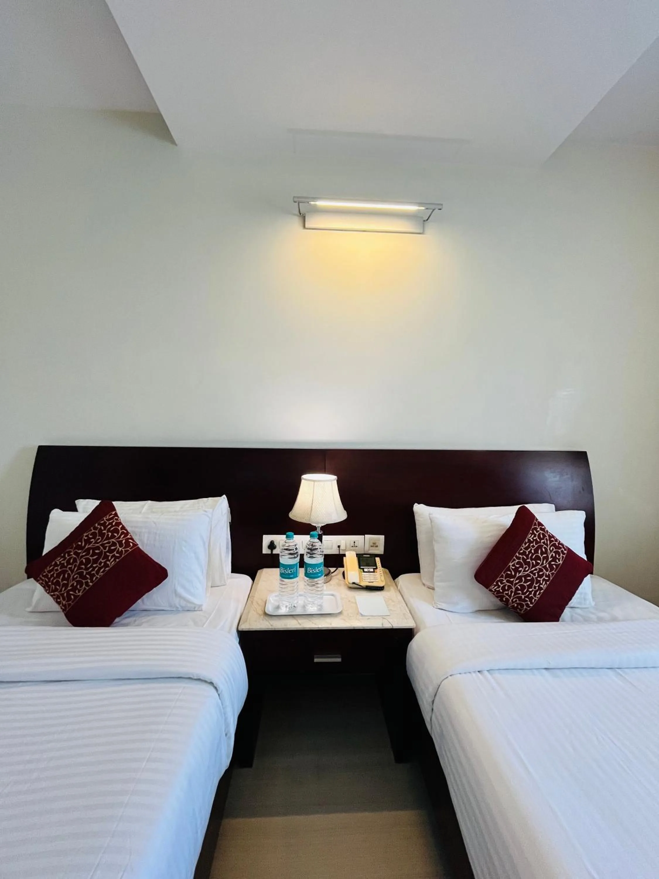 Bedroom, Bed in Hotel Abhimaani Vasathi, Rajajinagar