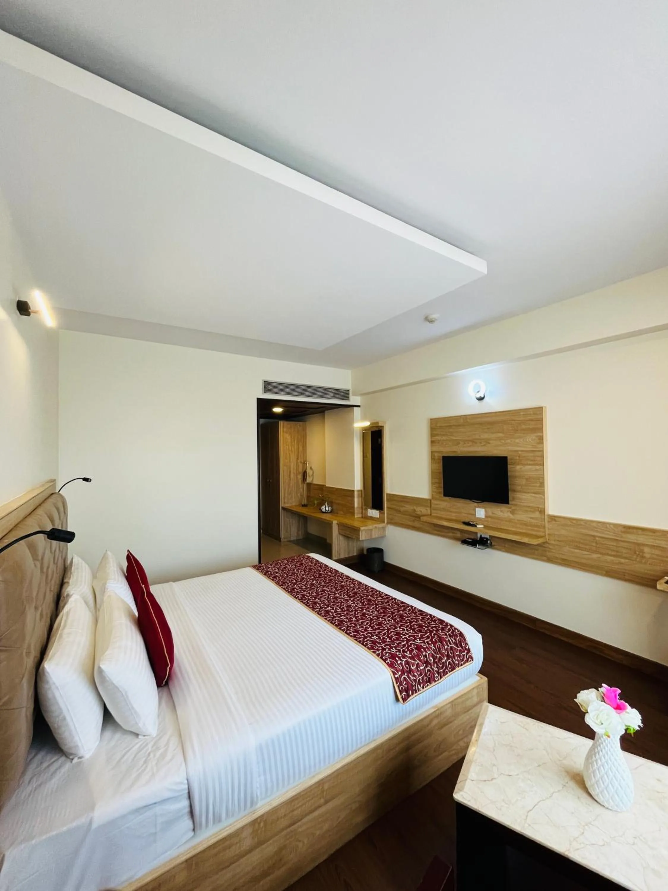 Bedroom, Bed in Hotel Abhimaani Vasathi, Rajajinagar