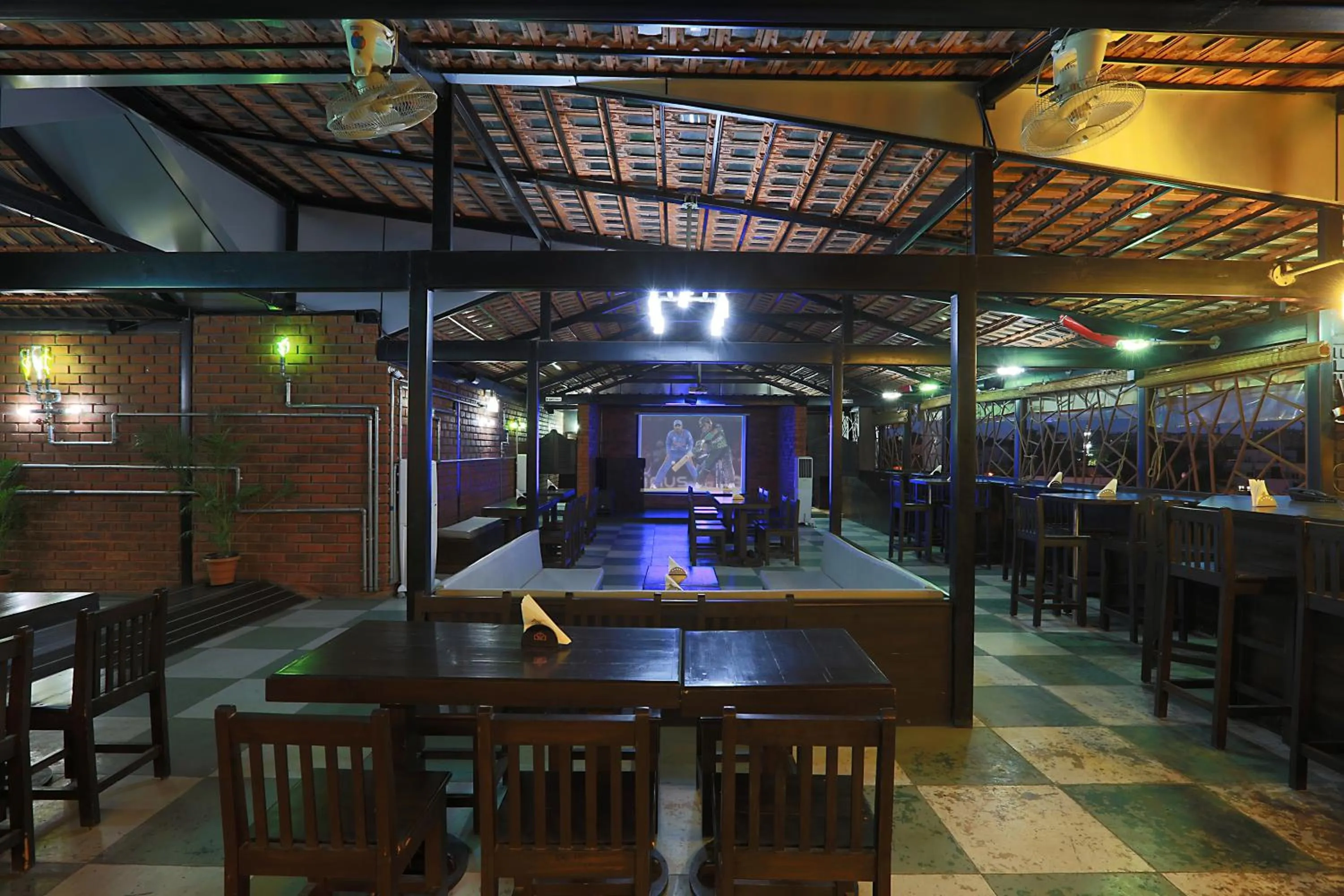 Lounge or bar in Hotel Abhimaani Vasathi, Rajajinagar