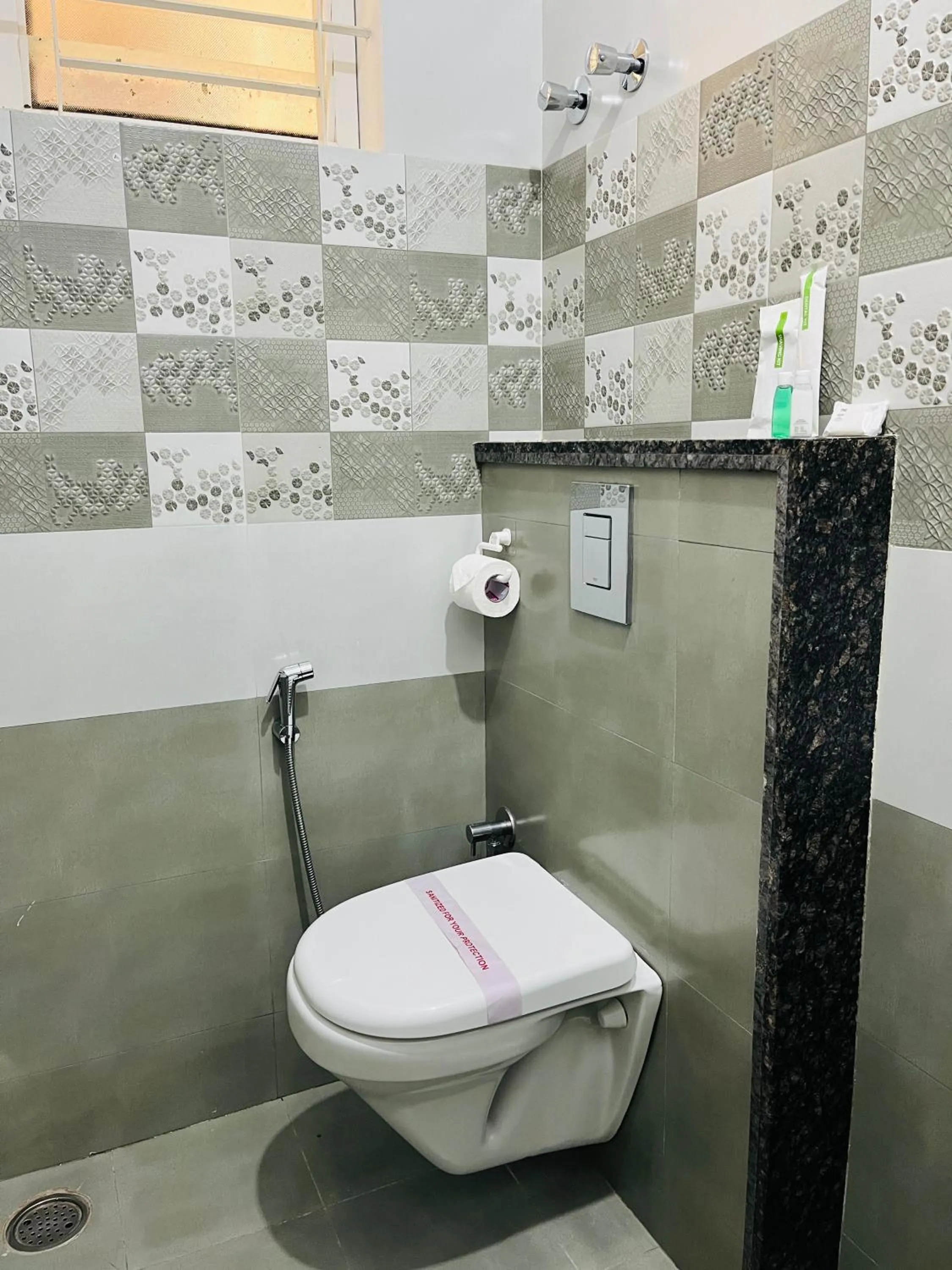 Toilet in Hotel Abhimaani Vasathi, Rajajinagar