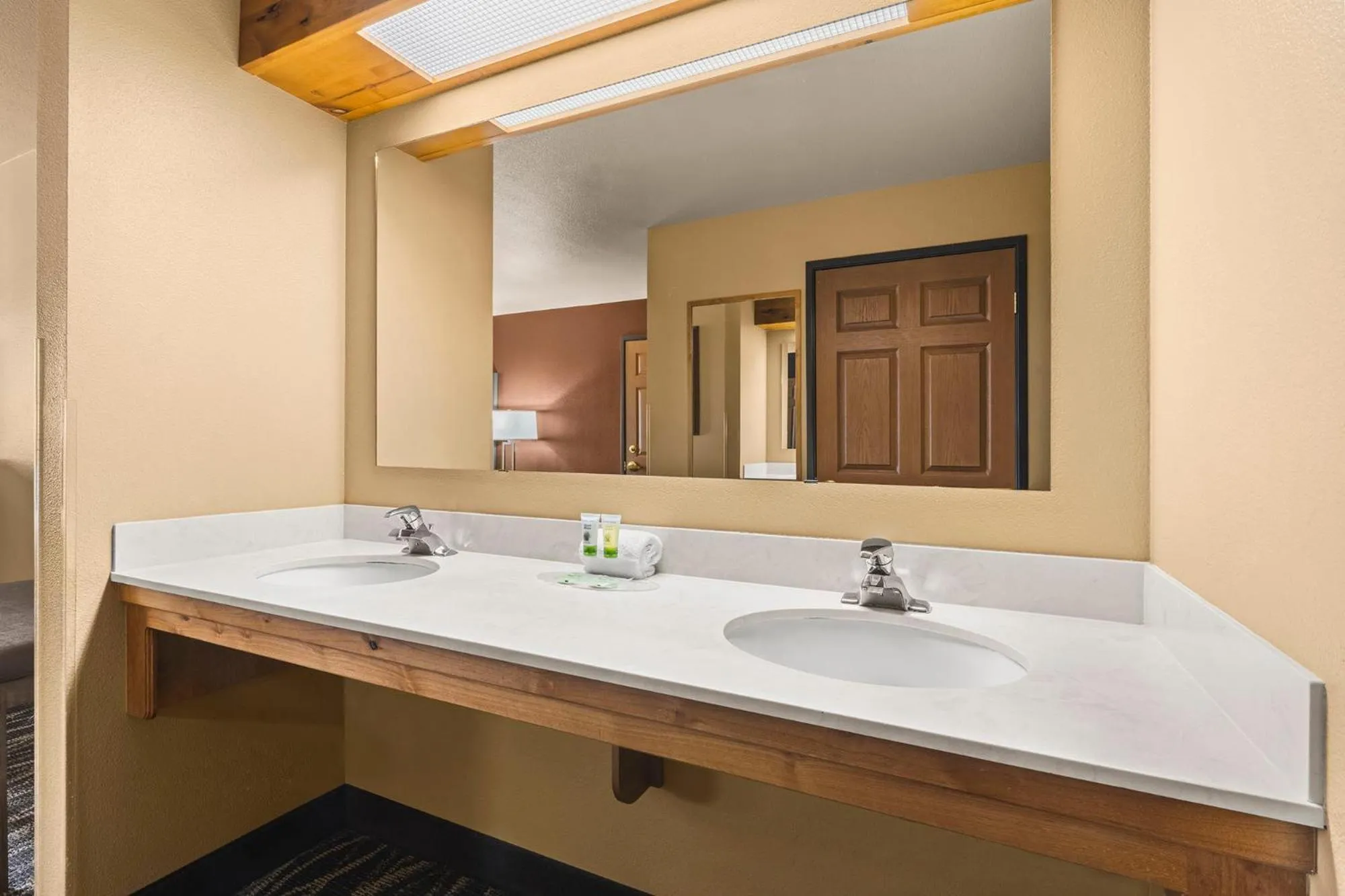 Bathroom in Bitterroot River Inn and Conference Center