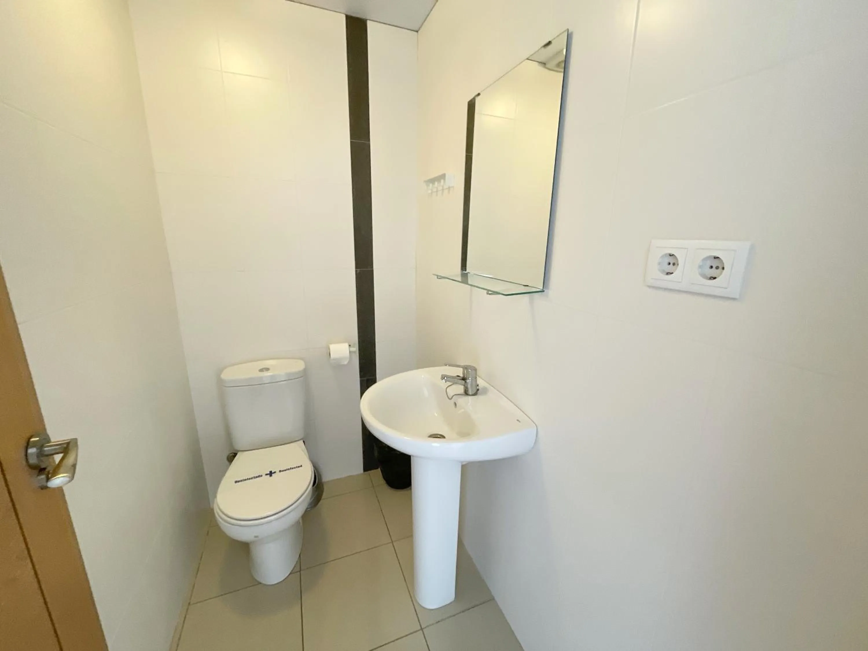 Toilet in Apartamentos Playa de Benicarló 3000