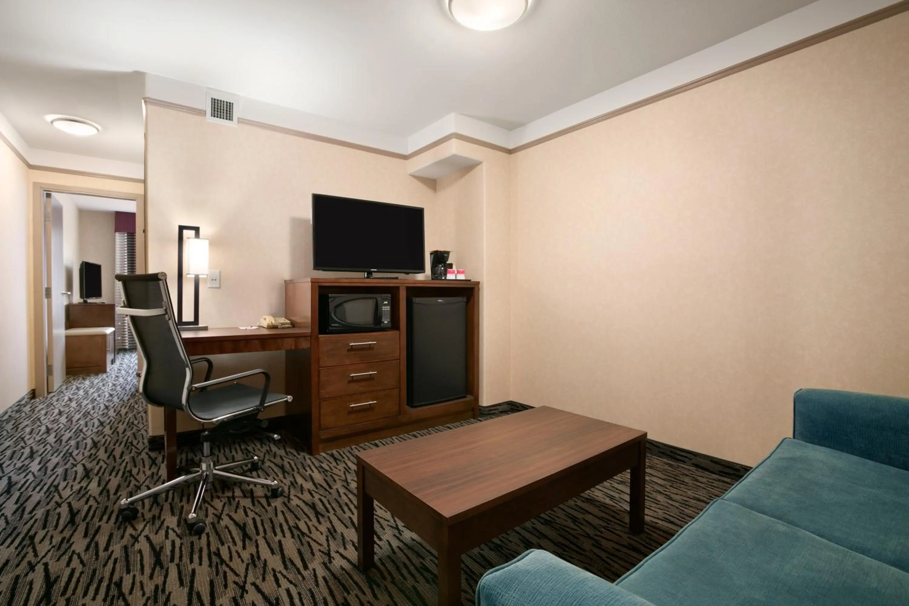 Shower in Best Western Plus Pitt Meadows Inn & Suites