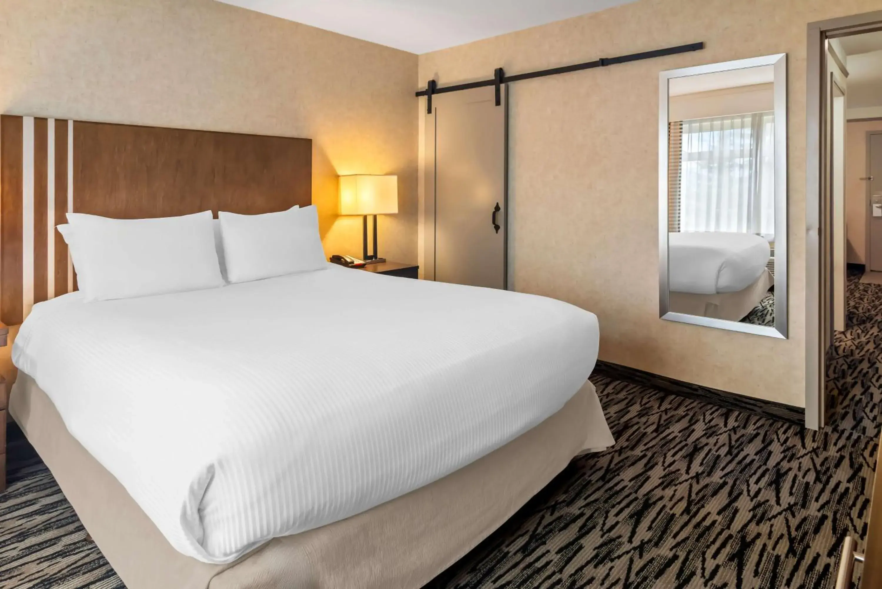 Queen Suite in Best Western Plus Pitt Meadows Inn & Suites Queen Suite in Best Western Plus Pitt Meadows Inn & Suites