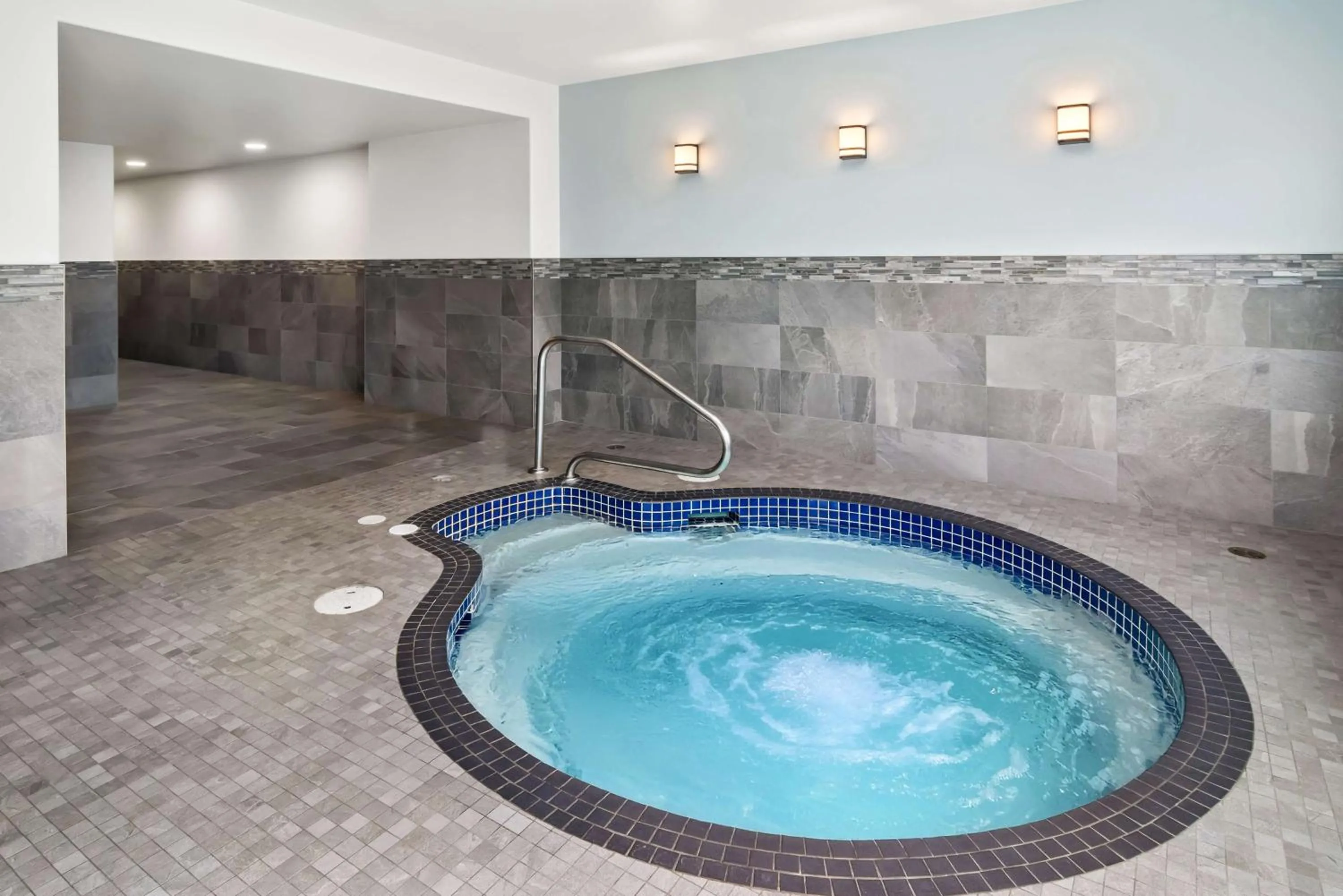 Property building in Best Western Plus Pitt Meadows Inn & Suites