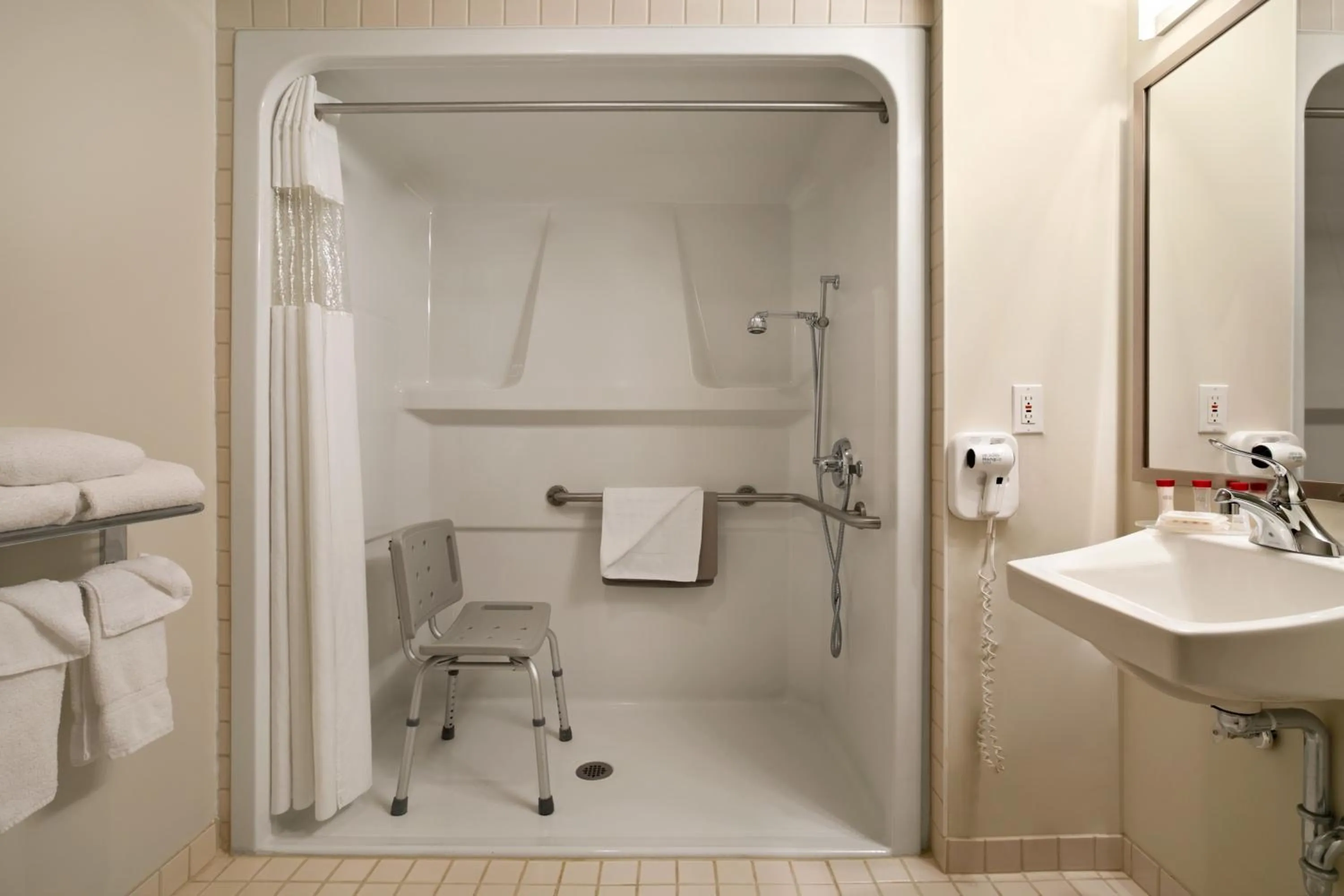 Shower in Best Western Plus Pitt Meadows Inn & Suites