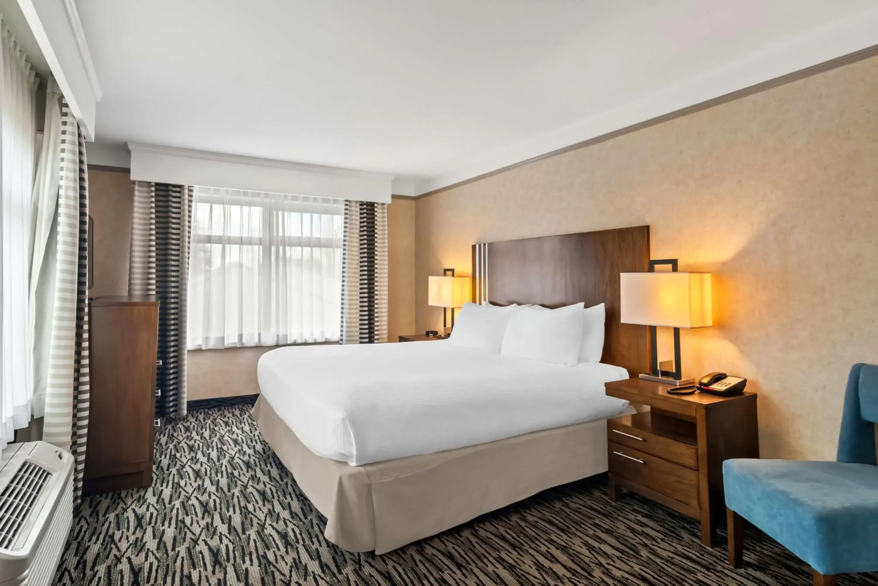 Large King Room - Non-Smoking in Best Western Plus Pitt Meadows Inn & Suites Large King Room - Non-Smoking in Best Western Plus Pitt Meadows Inn & Suites
