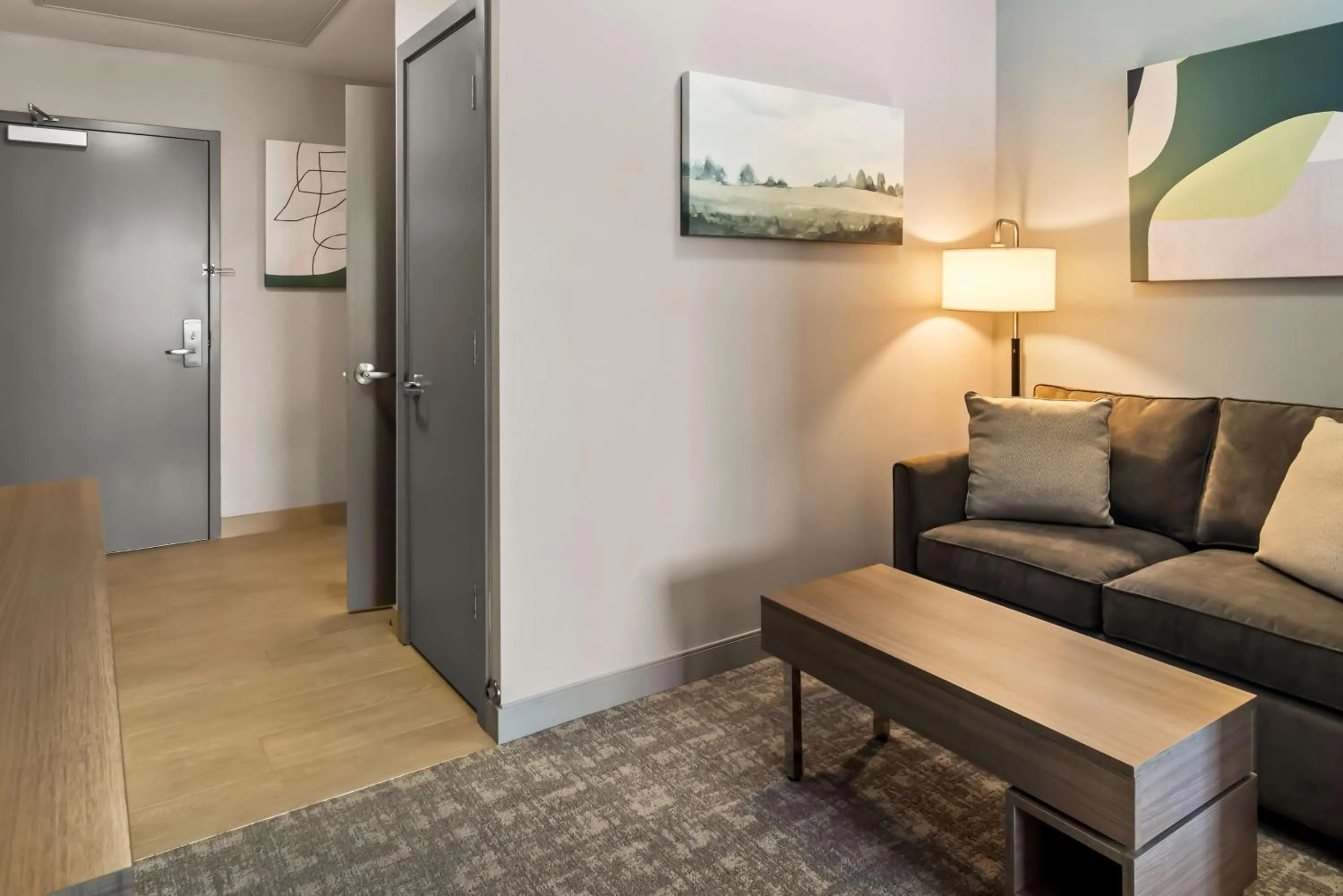 Seating area in Best Western Plus Pitt Meadows Inn & Suites