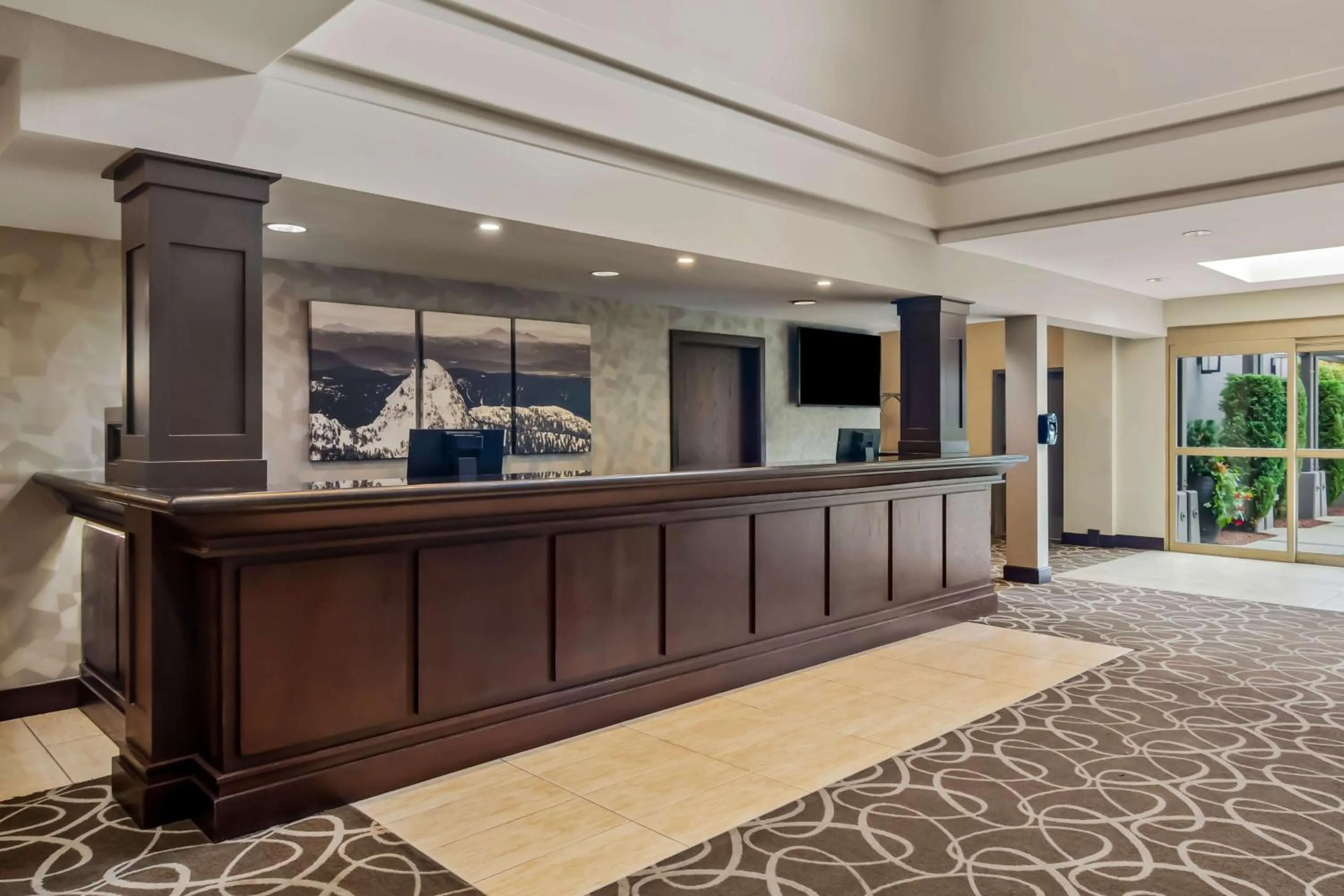 Lobby or reception in Best Western Plus Pitt Meadows Inn & Suites