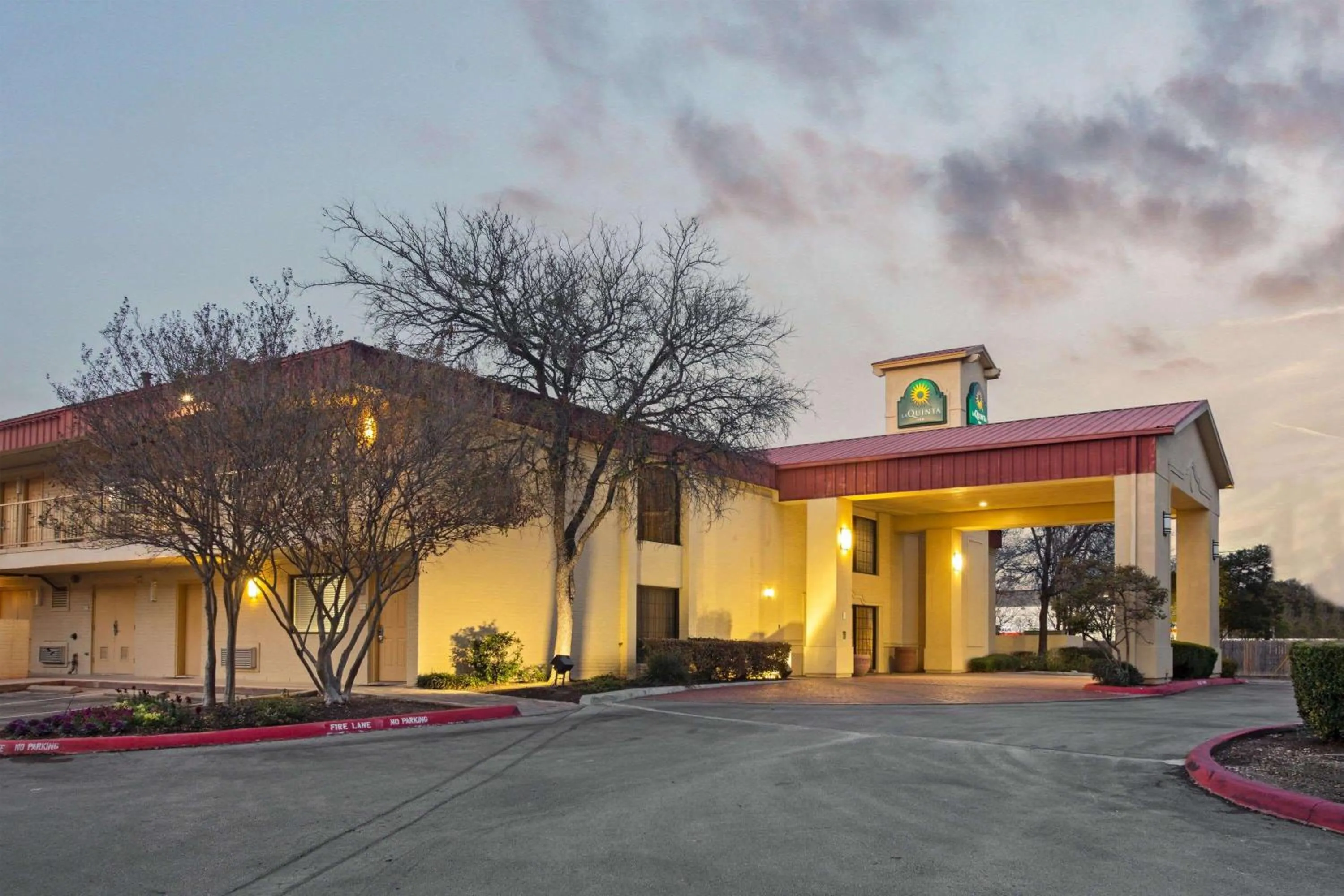 Property building in La Quinta Inn by Wyndham San Marcos